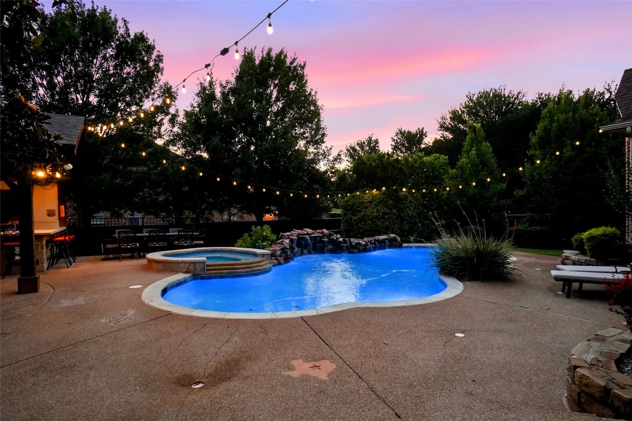 Single Family Residence For Sale in Tarrant County , 1204 Wellington Drive, Keller, Texas 76248, 6 Bedroom, 5 Bathroom, 3 Garage spaces, 3,742 Sqft, built in 2001, mls#21303052, Real Estate Agent in Keller, Homes For Sale in Tarrant county, Homes For Sale in Keller, Realtor in Keller Texas, Real Estate Brokerage Independent Realty Texas, Luminita Cordes Realtor