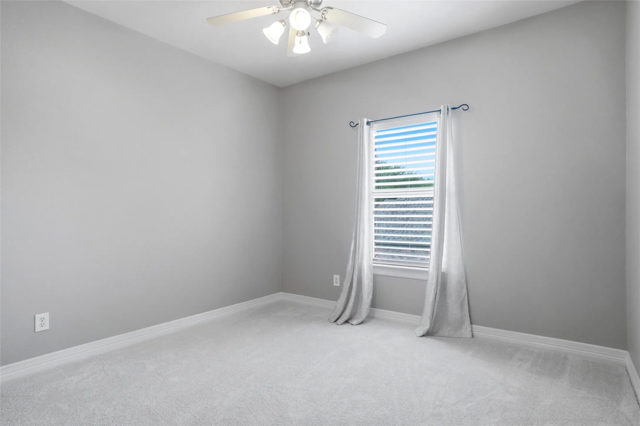 Single Family Residence For Sale in Tarrant County , 1204 Wellington Drive, Keller, Texas 76248, 6 Bedroom, 5 Bathroom, 3 Garage spaces, 3,742 Sqft, built in 2001, mls#21303052, Real Estate Agent in Keller, Homes For Sale in Tarrant county, Homes For Sale in Keller, Realtor in Keller Texas, Real Estate Brokerage Independent Realty Texas, Luminita Cordes Realtor