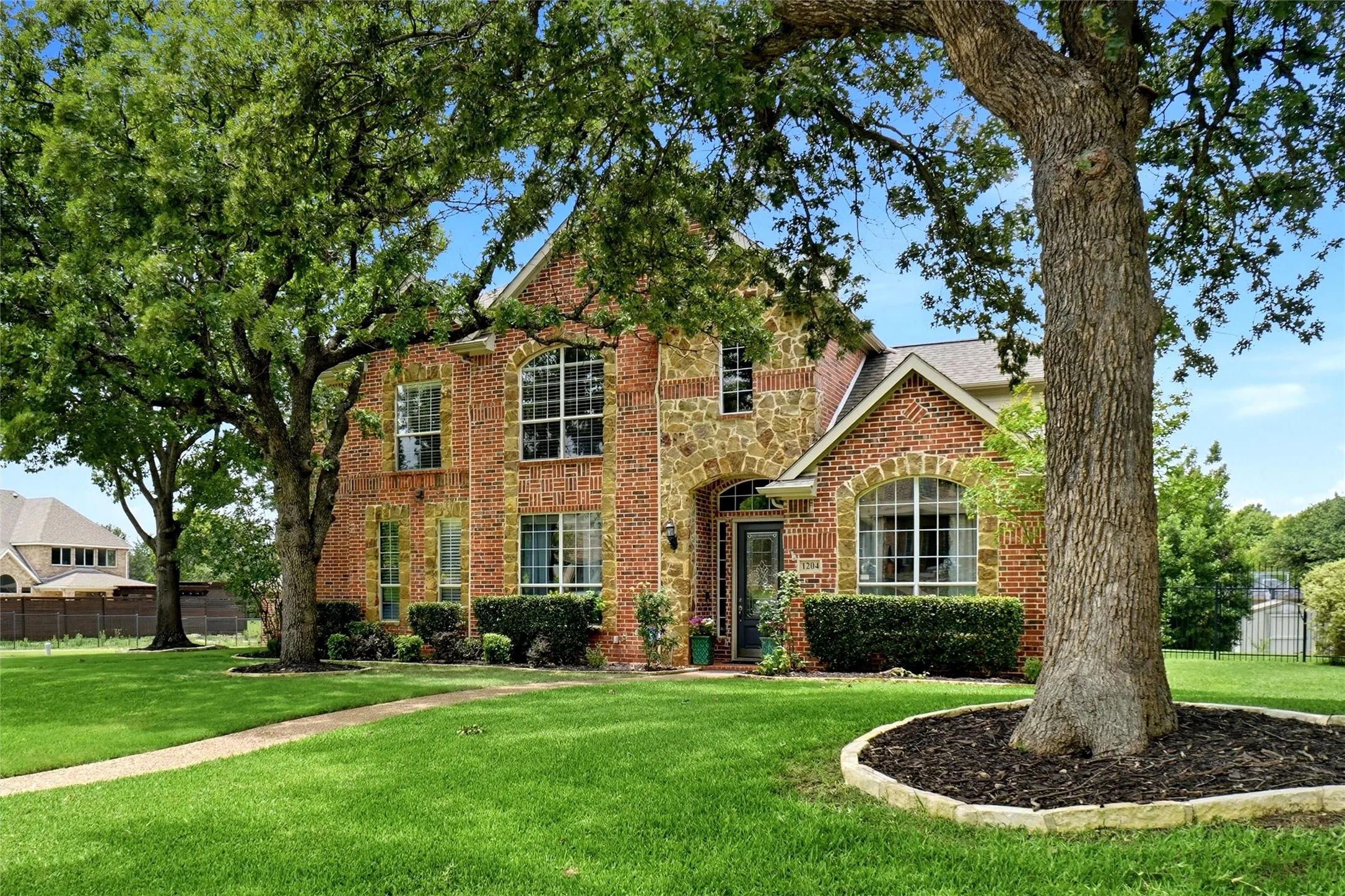 Single Family Residence For Sale in Tarrant County , 1204 Wellington Drive, Keller, Texas 76248, 6 Bedroom, 5 Bathroom, 3 Garage spaces, 3,742 Sqft, built in 2001, mls#21303052, Real Estate Agent in Keller, Homes For Sale in Tarrant county, Homes For Sale in Keller, Realtor in Keller Texas, Real Estate Brokerage Independent Realty Texas, Luminita Cordes Realtor