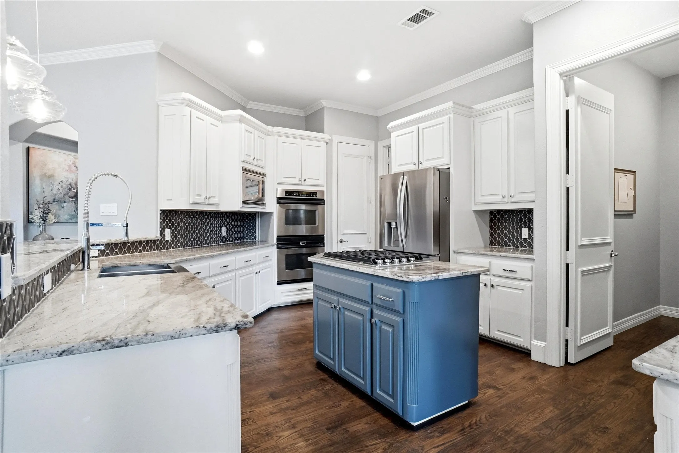 Single Family Residence For Sale in Tarrant County , 1204 Wellington Drive, Keller, Texas 76248, 6 Bedroom, 5 Bathroom, 3 Garage spaces, 3,742 Sqft, built in 2001, mls#21303052, Real Estate Agent in Keller, Homes For Sale in Tarrant county, Homes For Sale in Keller, Realtor in Keller Texas, Real Estate Brokerage Independent Realty Texas, Luminita Cordes Realtor