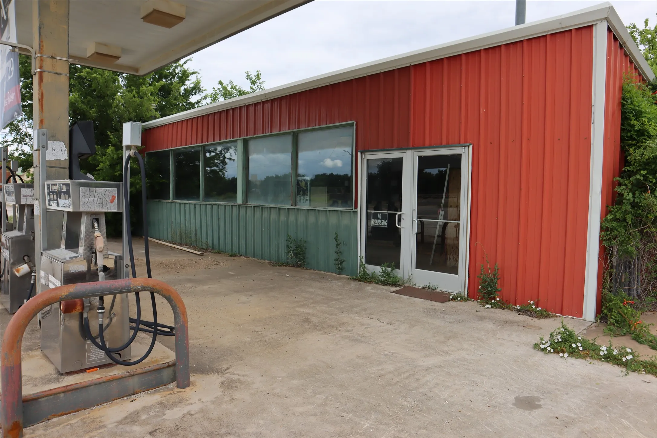 Retail For Sale in Eastland County , 400 W Loop 254, Ranger, Texas 76470, 0, 0, Garage spaces, 0 Sqft, built in 1990, Price $175,000, mls#21303061, Real Estate Agent in Ranger, Homes For Sale in Eastland county, Homes For Sale in Ranger, Realtor in Ranger Texas, Real Estate Brokerage Independent Realty Texas, Luminita Cordes Realtor