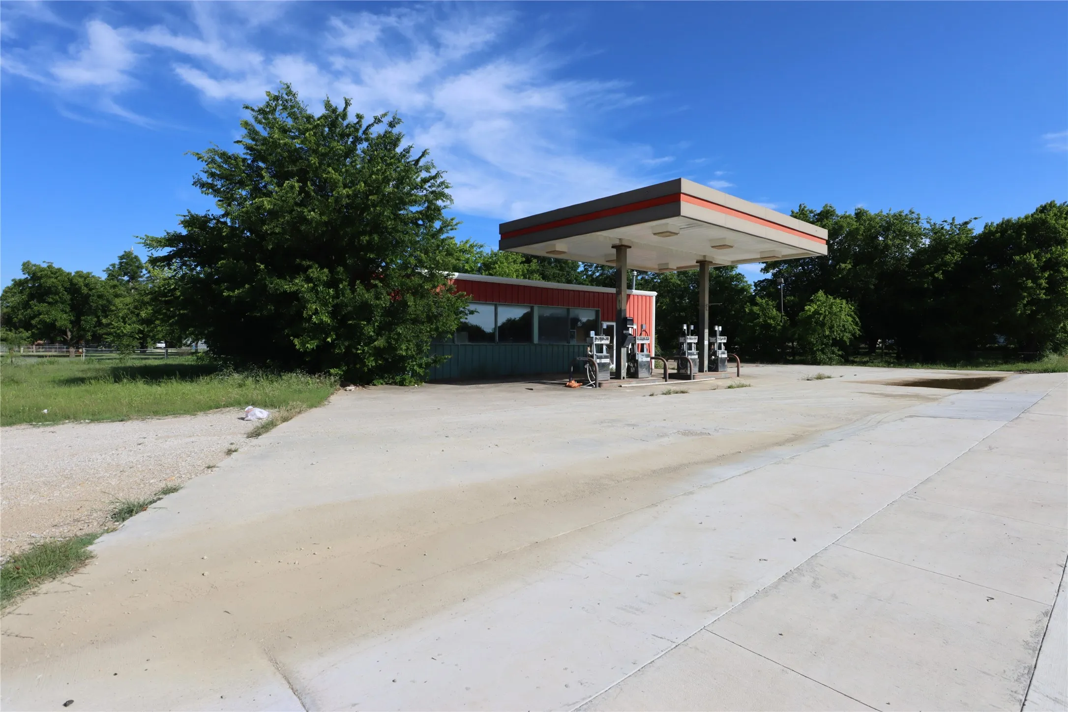 Retail For Sale in Eastland County , 400 W Loop 254, Ranger, Texas 76470, 0, 0, Garage spaces, 0 Sqft, built in 1990, Price $175,000, mls#21303061, Real Estate Agent in Ranger, Homes For Sale in Eastland county, Homes For Sale in Ranger, Realtor in Ranger Texas, Real Estate Brokerage Independent Realty Texas, Luminita Cordes Realtor