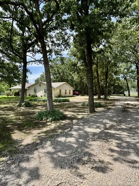 Single Family Residence For Sale in Rains County , 3912 Fm 2324, Emory, Texas 75440, 3 Bedroom, 2 Bathroom, 2 Garage spaces, 1,508 Sqft, built in 1971, mls#21301757, Real Estate Agent in Emory, Homes For Sale in Rains county, Homes For Sale in Emory, Realtor in Emory Texas, Real Estate Brokerage Independent Realty Texas, Luminita Cordes Realtor