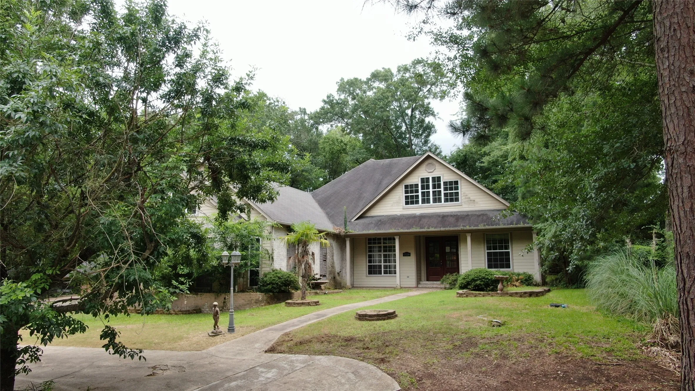 Single Family Residence For Sale in Smith County , 1528 Hideaway Lane W, Hideaway, Texas 75771, 3 Bedroom, 3 Bathroom, 2 Garage spaces, 2,533 Sqft, built in 2009, mls#21303079, Real Estate Agent in Hideaway, Homes For Sale in Smith county, Homes For Sale in Hideaway, Realtor in Hideaway Texas, Real Estate Brokerage Independent Realty Texas, Luminita Cordes Realtor