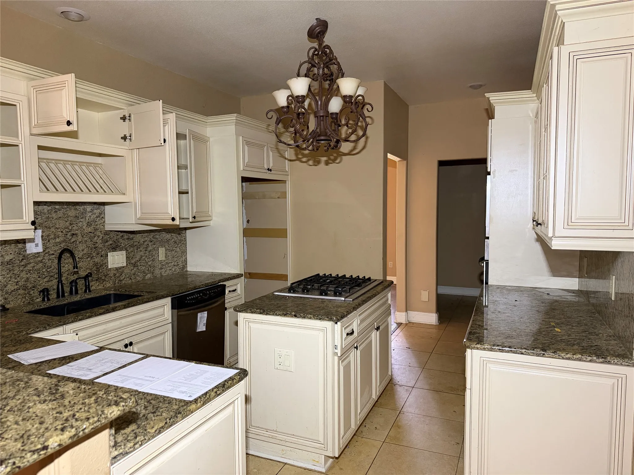 Single Family Residence For Sale in Smith County , 1528 Hideaway Lane W, Hideaway, Texas 75771, 3 Bedroom, 3 Bathroom, 2 Garage spaces, 2,533 Sqft, built in 2009, mls#21303079, Real Estate Agent in Hideaway, Homes For Sale in Smith county, Homes For Sale in Hideaway, Realtor in Hideaway Texas, Real Estate Brokerage Independent Realty Texas, Luminita Cordes Realtor