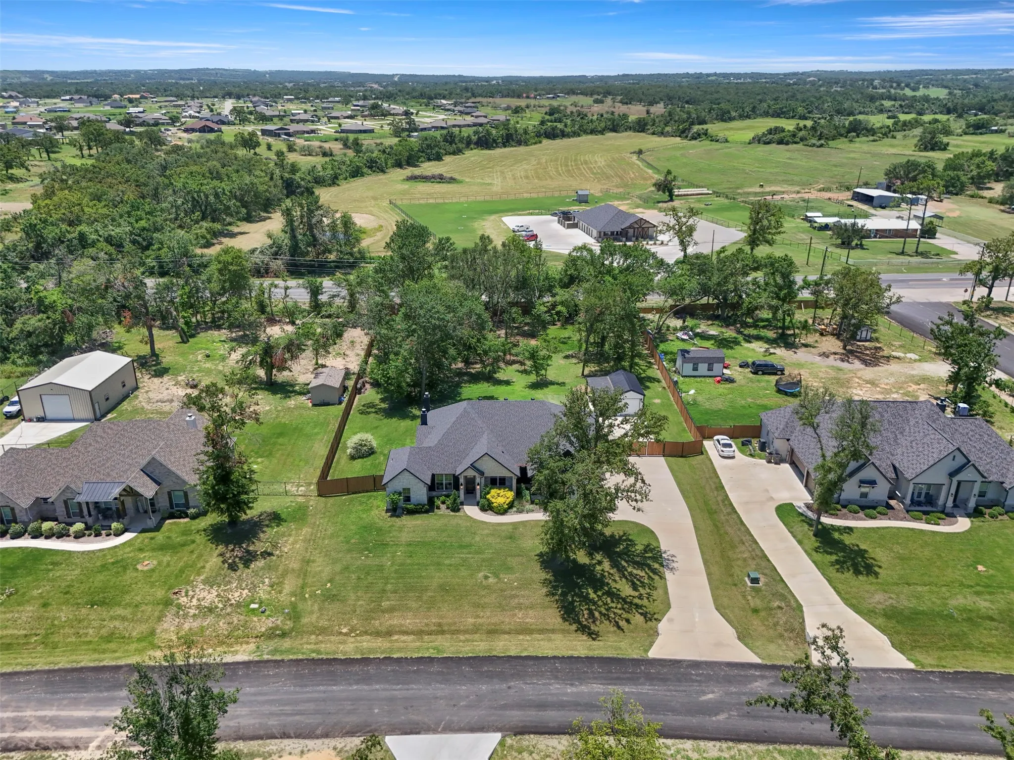 Single Family Residence For Sale in Parker County , 904 Taylor Branch, Springtown, Texas 76082, 3 Bedroom, 3 Bathroom, 3 Garage spaces, 2,296 Sqft, built in 2022, mls#21303078, Real Estate Agent in Springtown, Homes For Sale in Parker county, Homes For Sale in Springtown, Realtor in Springtown Texas, Real Estate Brokerage Independent Realty Texas, Luminita Cordes Realtor