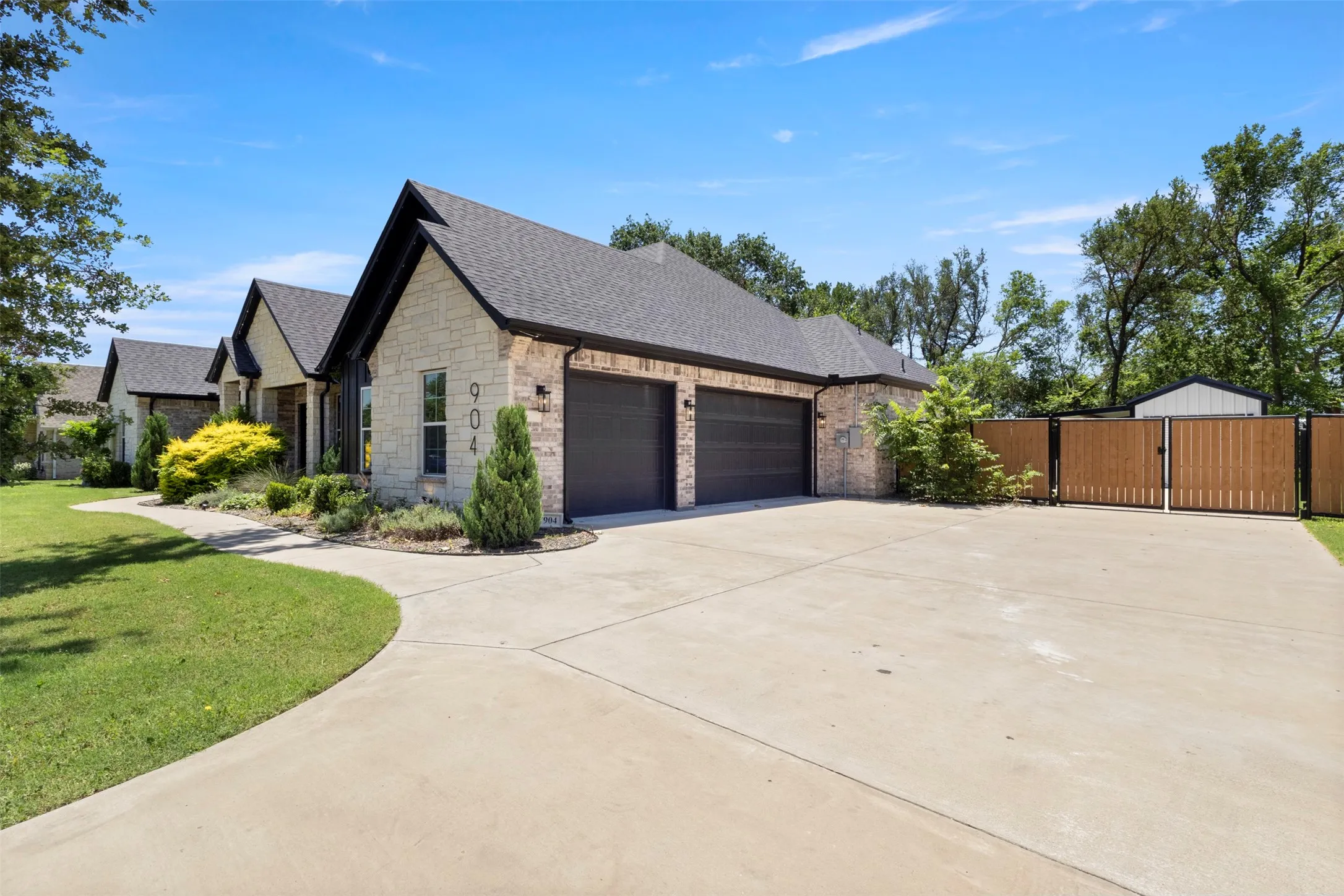 Single Family Residence For Sale in Parker County , 904 Taylor Branch, Springtown, Texas 76082, 3 Bedroom, 3 Bathroom, 3 Garage spaces, 2,296 Sqft, built in 2022, mls#21303078, Real Estate Agent in Springtown, Homes For Sale in Parker county, Homes For Sale in Springtown, Realtor in Springtown Texas, Real Estate Brokerage Independent Realty Texas, Luminita Cordes Realtor