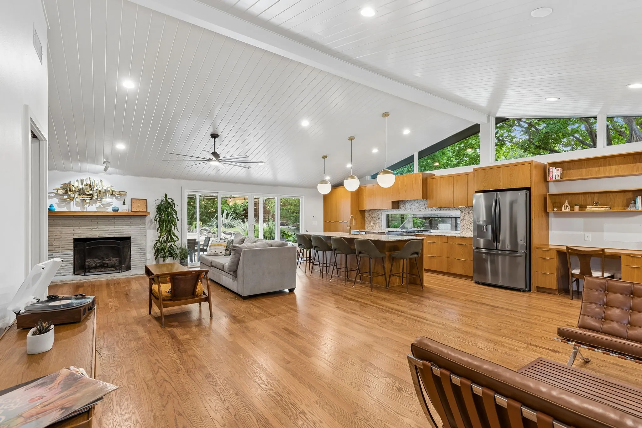 Single Family Residence For Sale in Dallas County , 707 Bondstone Drive, Dallas, Texas 75218, 3 Bedroom, 2 Bathroom, 2 Garage spaces, 2,488 Sqft, built in 1962, mls#21302345, Real Estate Agent in Dallas, Homes For Sale in Dallas county, Homes For Sale in Dallas, Realtor in Dallas Texas, Real Estate Brokerage Independent Realty Texas, Luminita Cordes Realtor