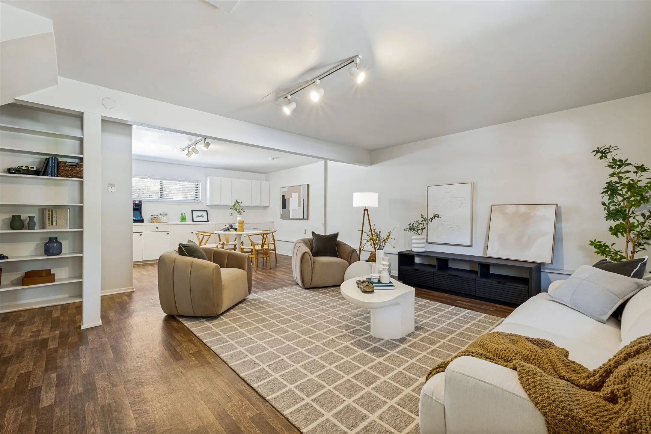 Single Family Residence For Sale in Dallas County , 707 Bondstone Drive, Dallas, Texas 75218, 3 Bedroom, 2 Bathroom, 2 Garage spaces, 2,488 Sqft, built in 1962, mls#21302345, Real Estate Agent in Dallas, Homes For Sale in Dallas county, Homes For Sale in Dallas, Realtor in Dallas Texas, Real Estate Brokerage Independent Realty Texas, Luminita Cordes Realtor