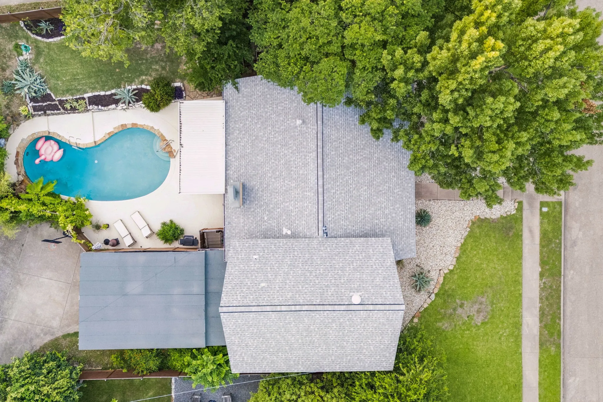 Single Family Residence For Sale in Dallas County , 707 Bondstone Drive, Dallas, Texas 75218, 3 Bedroom, 2 Bathroom, 2 Garage spaces, 2,488 Sqft, built in 1962, mls#21302345, Real Estate Agent in Dallas, Homes For Sale in Dallas county, Homes For Sale in Dallas, Realtor in Dallas Texas, Real Estate Brokerage Independent Realty Texas, Luminita Cordes Realtor