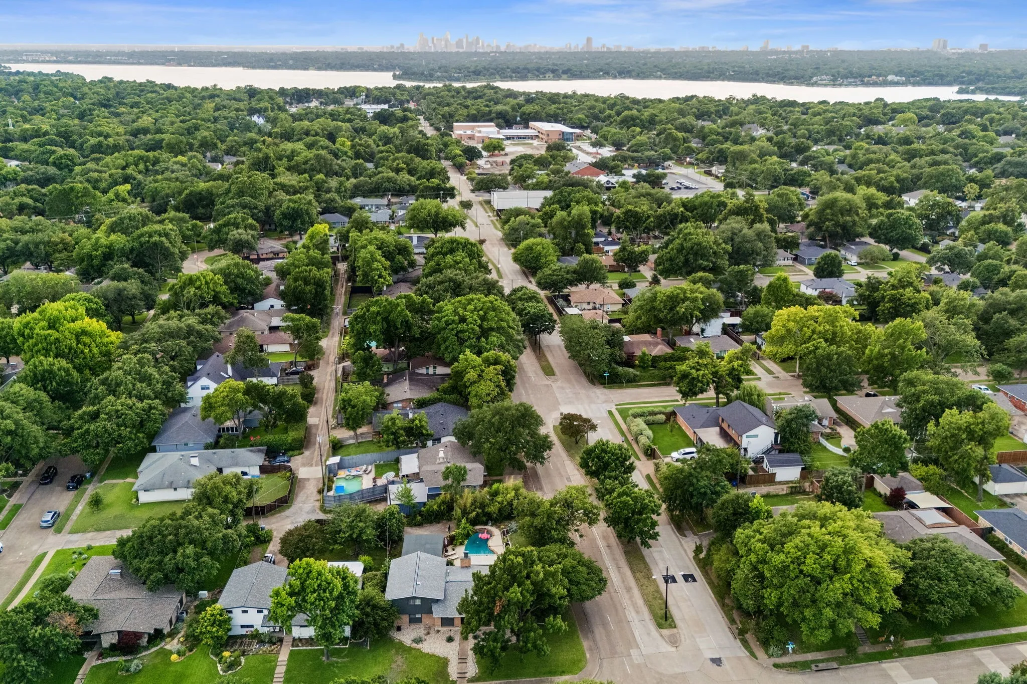 Single Family Residence For Sale in Dallas County , 707 Bondstone Drive, Dallas, Texas 75218, 3 Bedroom, 2 Bathroom, 2 Garage spaces, 2,488 Sqft, built in 1962, mls#21302345, Real Estate Agent in Dallas, Homes For Sale in Dallas county, Homes For Sale in Dallas, Realtor in Dallas Texas, Real Estate Brokerage Independent Realty Texas, Luminita Cordes Realtor