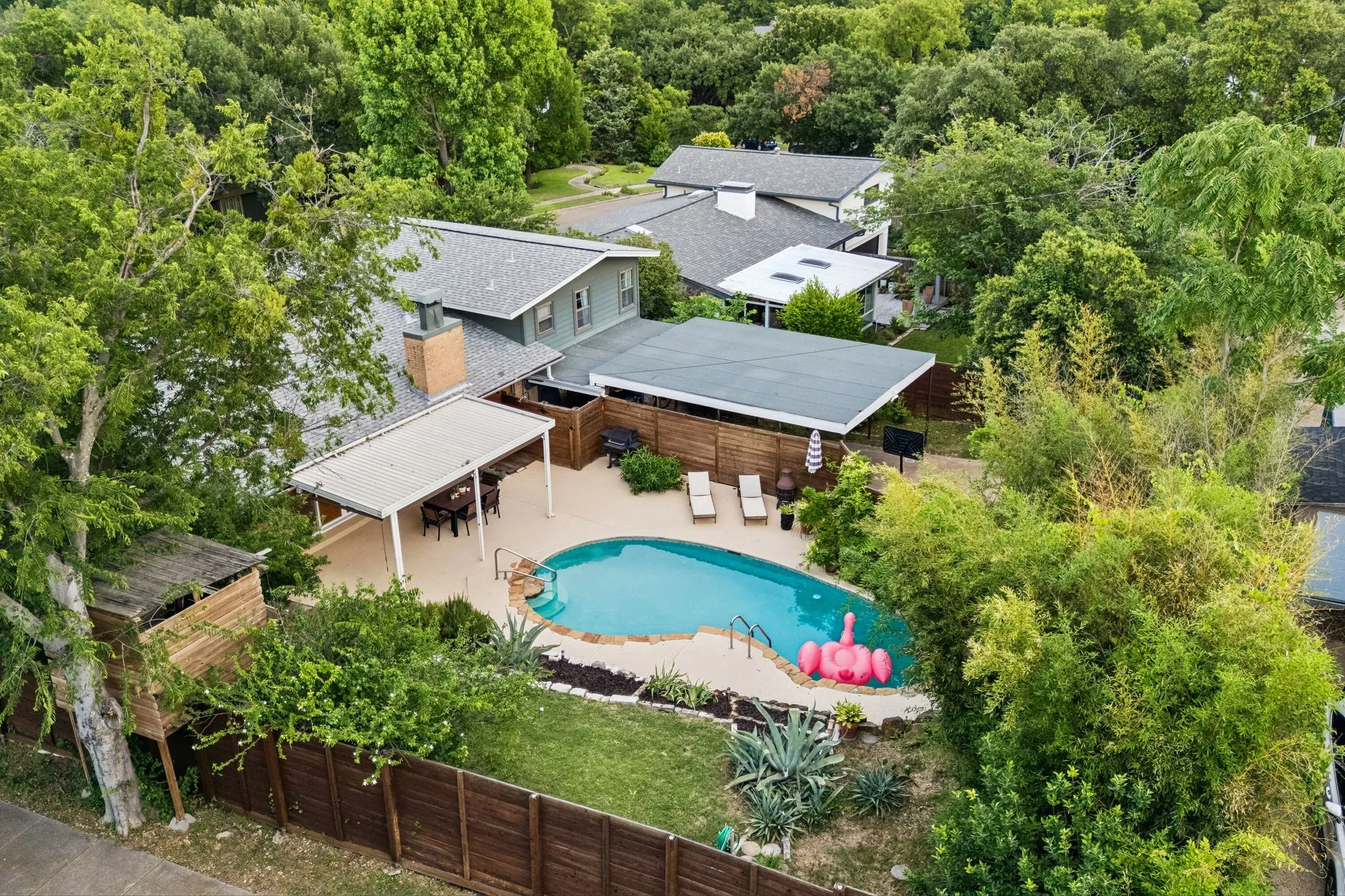 Single Family Residence For Sale in Dallas County , 707 Bondstone Drive, Dallas, Texas 75218, 3 Bedroom, 2 Bathroom, 2 Garage spaces, 2,488 Sqft, built in 1962, mls#21302345, Real Estate Agent in Dallas, Homes For Sale in Dallas county, Homes For Sale in Dallas, Realtor in Dallas Texas, Real Estate Brokerage Independent Realty Texas, Luminita Cordes Realtor
