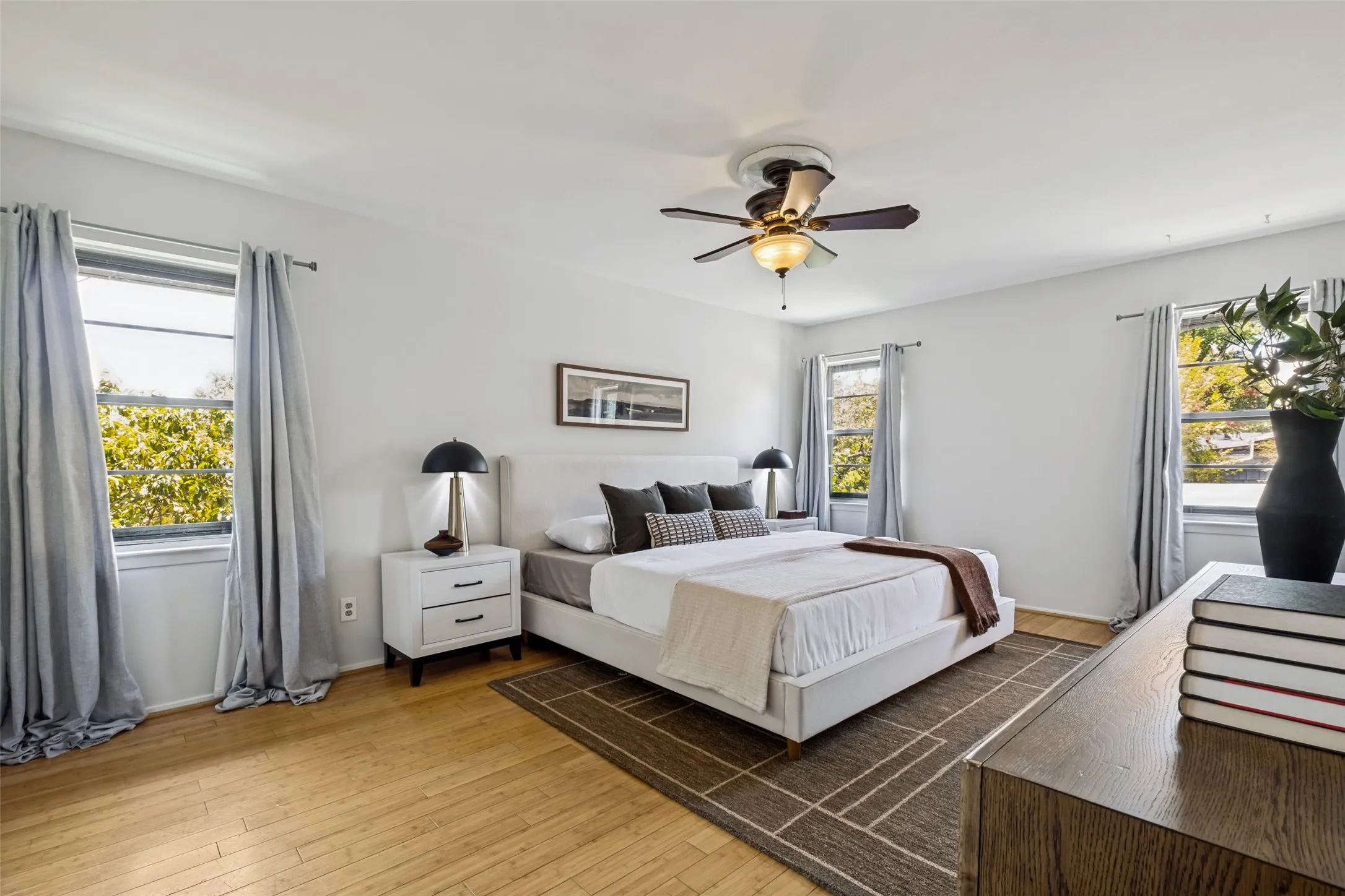 Single Family Residence For Sale in Dallas County , 707 Bondstone Drive, Dallas, Texas 75218, 3 Bedroom, 2 Bathroom, 2 Garage spaces, 2,488 Sqft, built in 1962, mls#21302345, Real Estate Agent in Dallas, Homes For Sale in Dallas county, Homes For Sale in Dallas, Realtor in Dallas Texas, Real Estate Brokerage Independent Realty Texas, Luminita Cordes Realtor