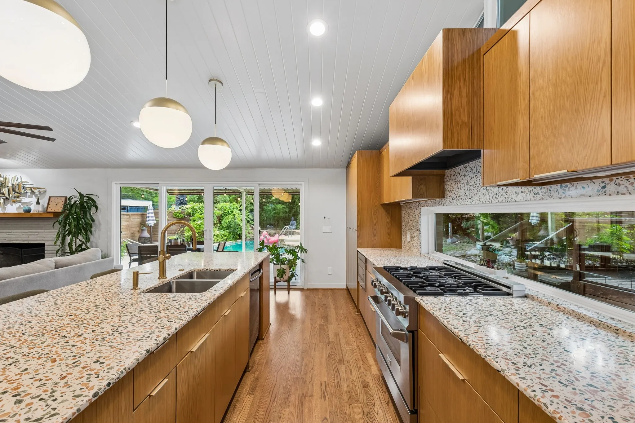 Single Family Residence For Sale in Dallas County , 707 Bondstone Drive, Dallas, Texas 75218, 3 Bedroom, 2 Bathroom, 2 Garage spaces, 2,488 Sqft, built in 1962, mls#21302345, Real Estate Agent in Dallas, Homes For Sale in Dallas county, Homes For Sale in Dallas, Realtor in Dallas Texas, Real Estate Brokerage Independent Realty Texas, Luminita Cordes Realtor