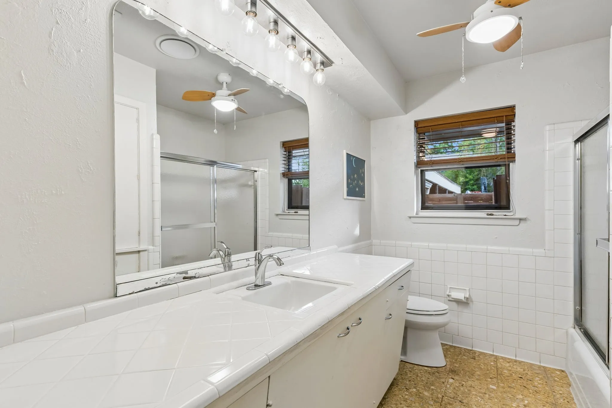Single Family Residence For Sale in Dallas County , 707 Bondstone Drive, Dallas, Texas 75218, 3 Bedroom, 2 Bathroom, 2 Garage spaces, 2,488 Sqft, built in 1962, mls#21302345, Real Estate Agent in Dallas, Homes For Sale in Dallas county, Homes For Sale in Dallas, Realtor in Dallas Texas, Real Estate Brokerage Independent Realty Texas, Luminita Cordes Realtor