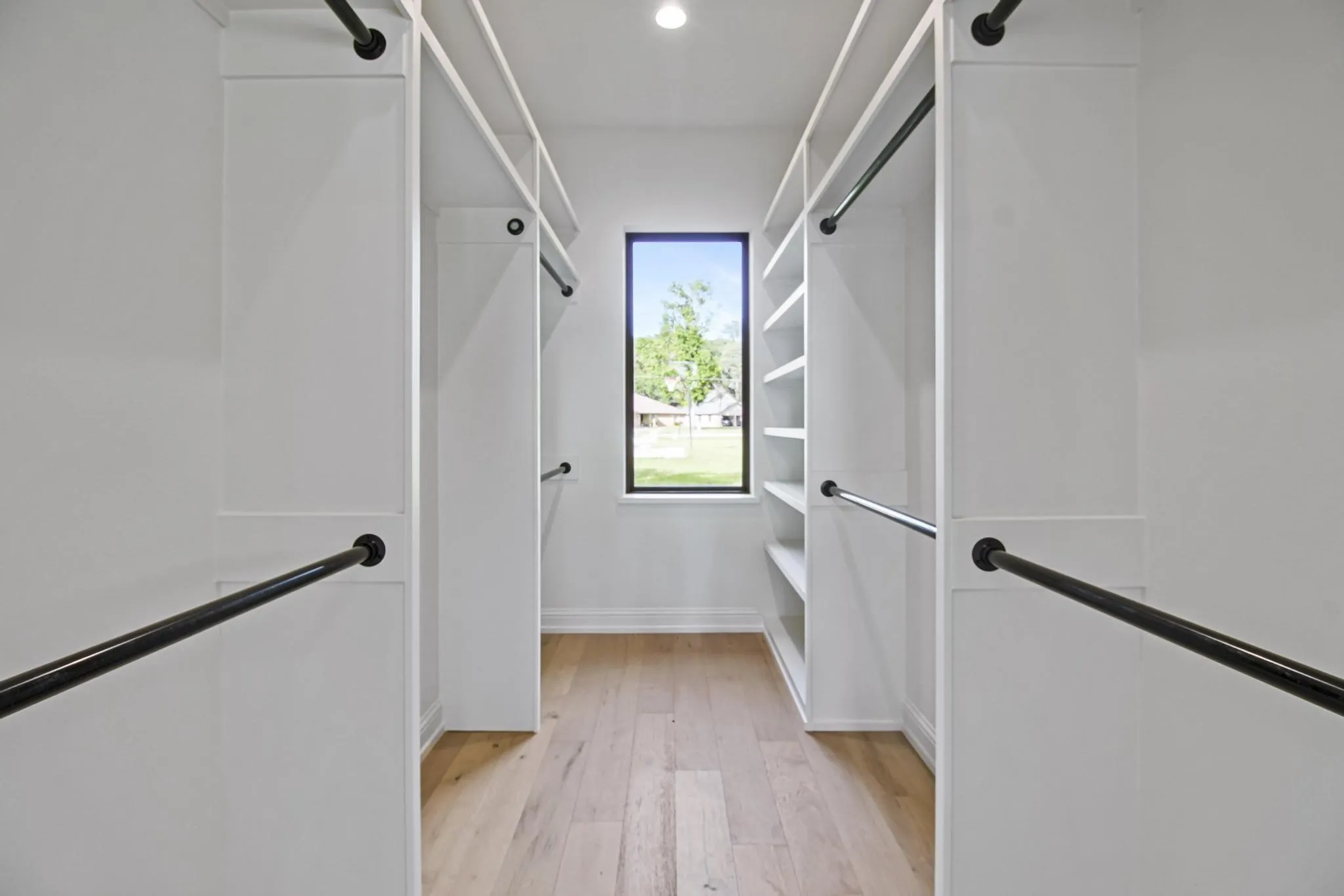 Single Family Residence For Sale in Smith County , 16862 Cardinal Lane, Troup, Texas 75789, 4 Bedroom, 4 Bathroom, 2 Garage spaces, 3,711 Sqft, built in 2010, Price $1,500,000, mls#21303063, Real Estate Agent in Troup, Homes For Sale in Smith county, Homes For Sale in Troup, Realtor in Troup Texas, Real Estate Brokerage Independent Realty Texas, Luminita Cordes Realtor