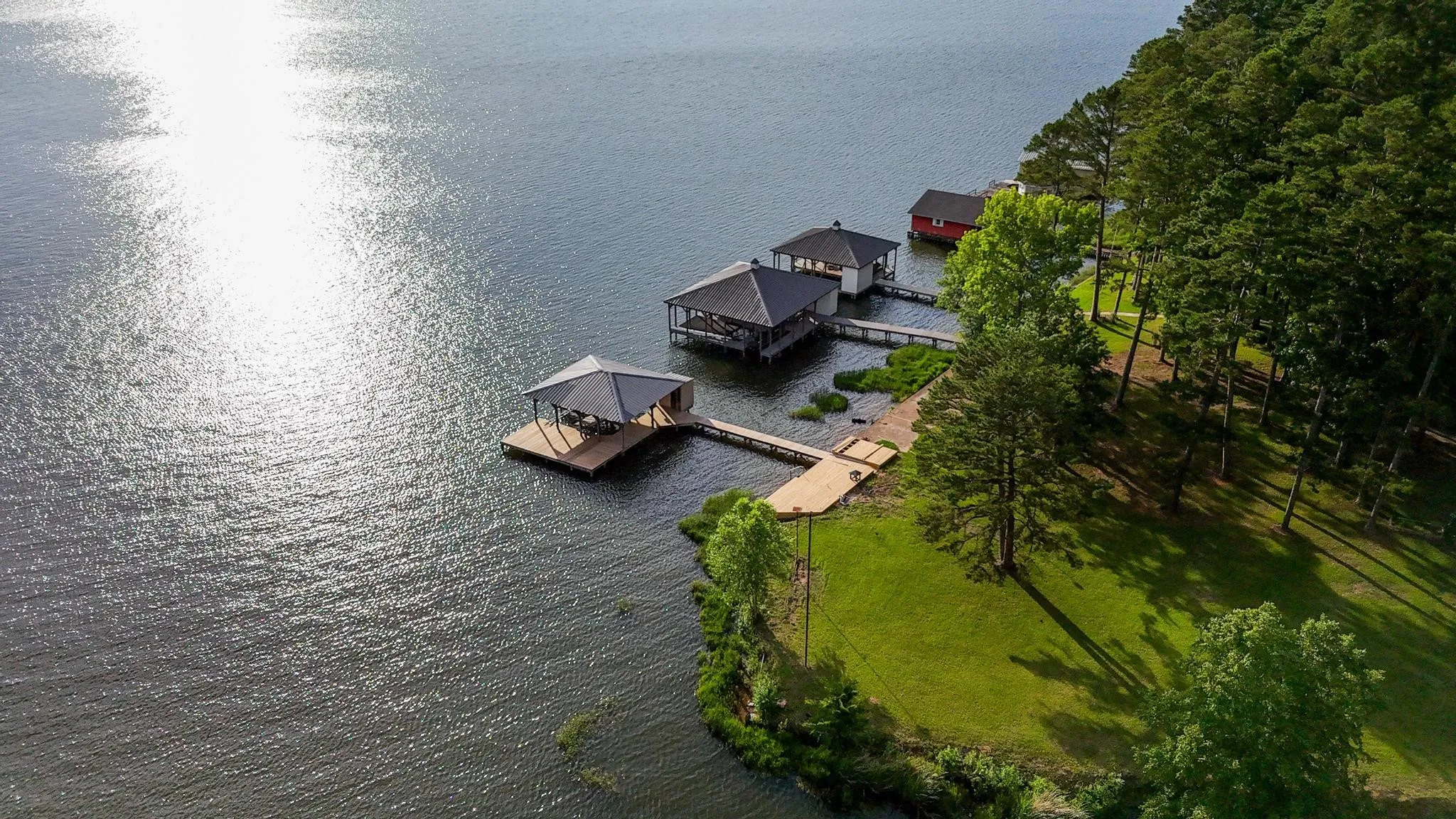 Single Family Residence For Sale in Smith County , 16862 Cardinal Lane, Troup, Texas 75789, 4 Bedroom, 4 Bathroom, 2 Garage spaces, 3,711 Sqft, built in 2010, Price $1,500,000, mls#21303063, Real Estate Agent in Troup, Homes For Sale in Smith county, Homes For Sale in Troup, Realtor in Troup Texas, Real Estate Brokerage Independent Realty Texas, Luminita Cordes Realtor