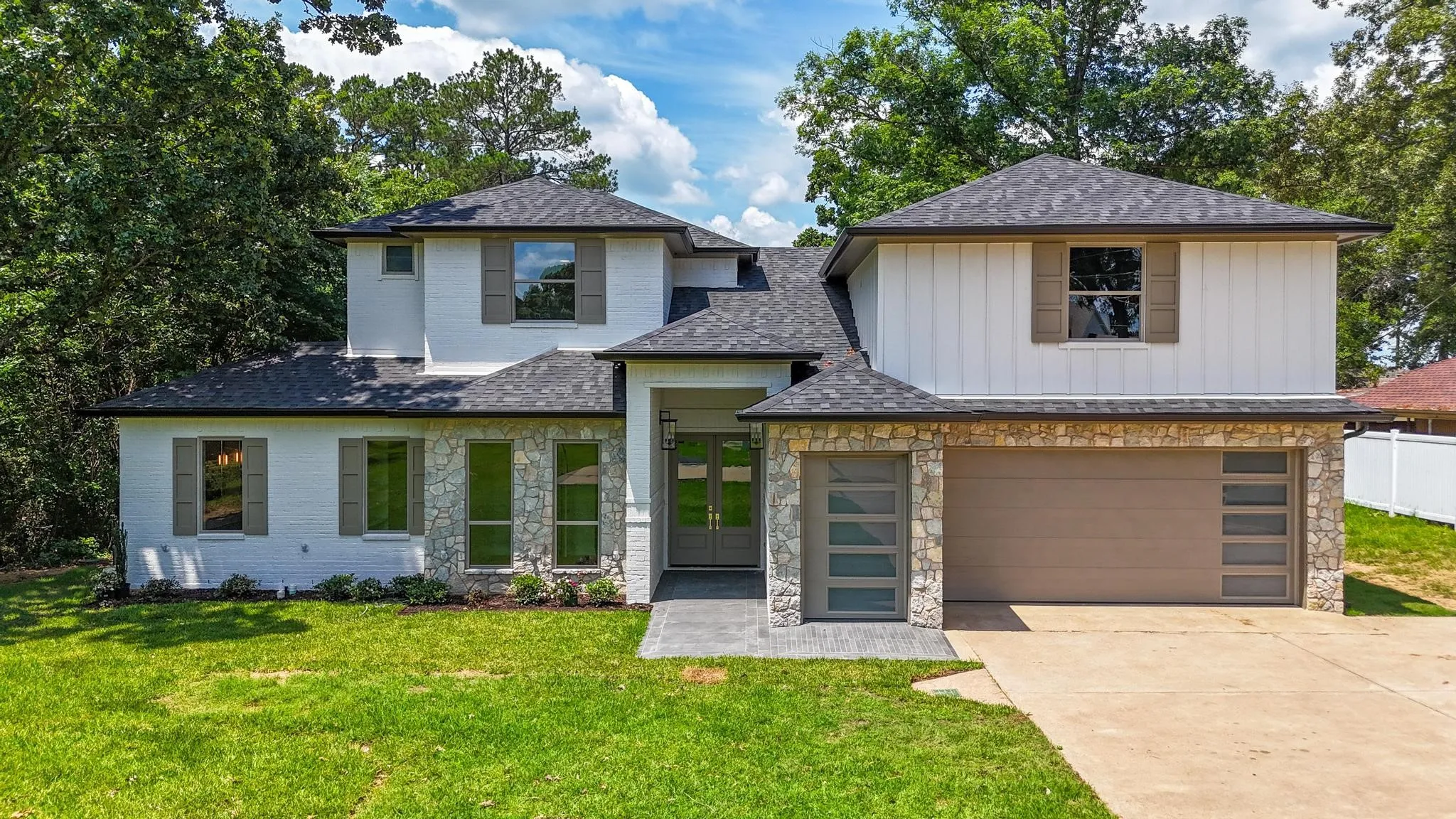 Single Family Residence For Sale in Smith County , 16862 Cardinal Lane, Troup, Texas 75789, 4 Bedroom, 4 Bathroom, 2 Garage spaces, 3,711 Sqft, built in 2010, Price $1,500,000, mls#21303063, Real Estate Agent in Troup, Homes For Sale in Smith county, Homes For Sale in Troup, Realtor in Troup Texas, Real Estate Brokerage Independent Realty Texas, Luminita Cordes Realtor