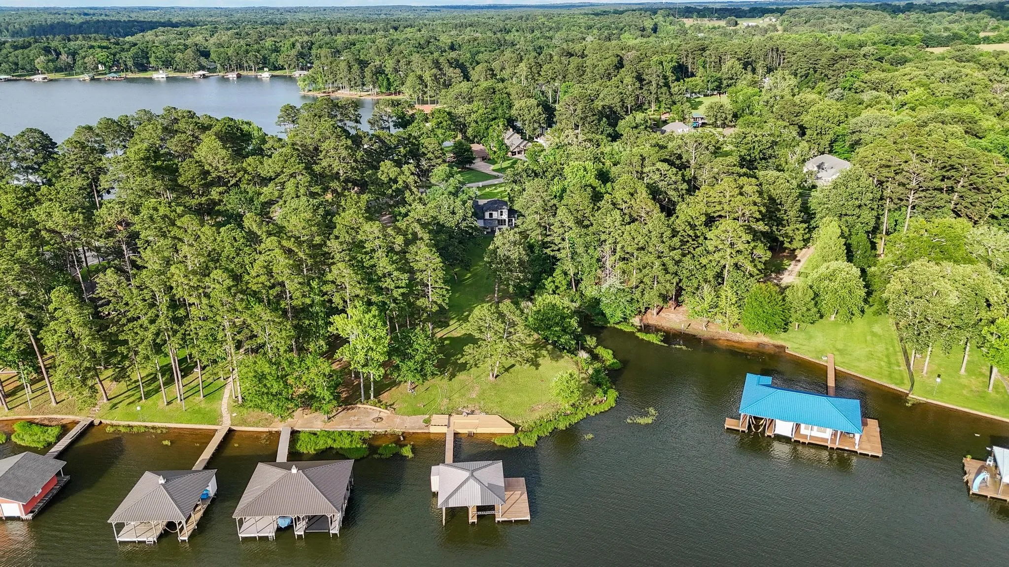 Single Family Residence For Sale in Smith County , 16862 Cardinal Lane, Troup, Texas 75789, 4 Bedroom, 4 Bathroom, 2 Garage spaces, 3,711 Sqft, built in 2010, Price $1,500,000, mls#21303063, Real Estate Agent in Troup, Homes For Sale in Smith county, Homes For Sale in Troup, Realtor in Troup Texas, Real Estate Brokerage Independent Realty Texas, Luminita Cordes Realtor