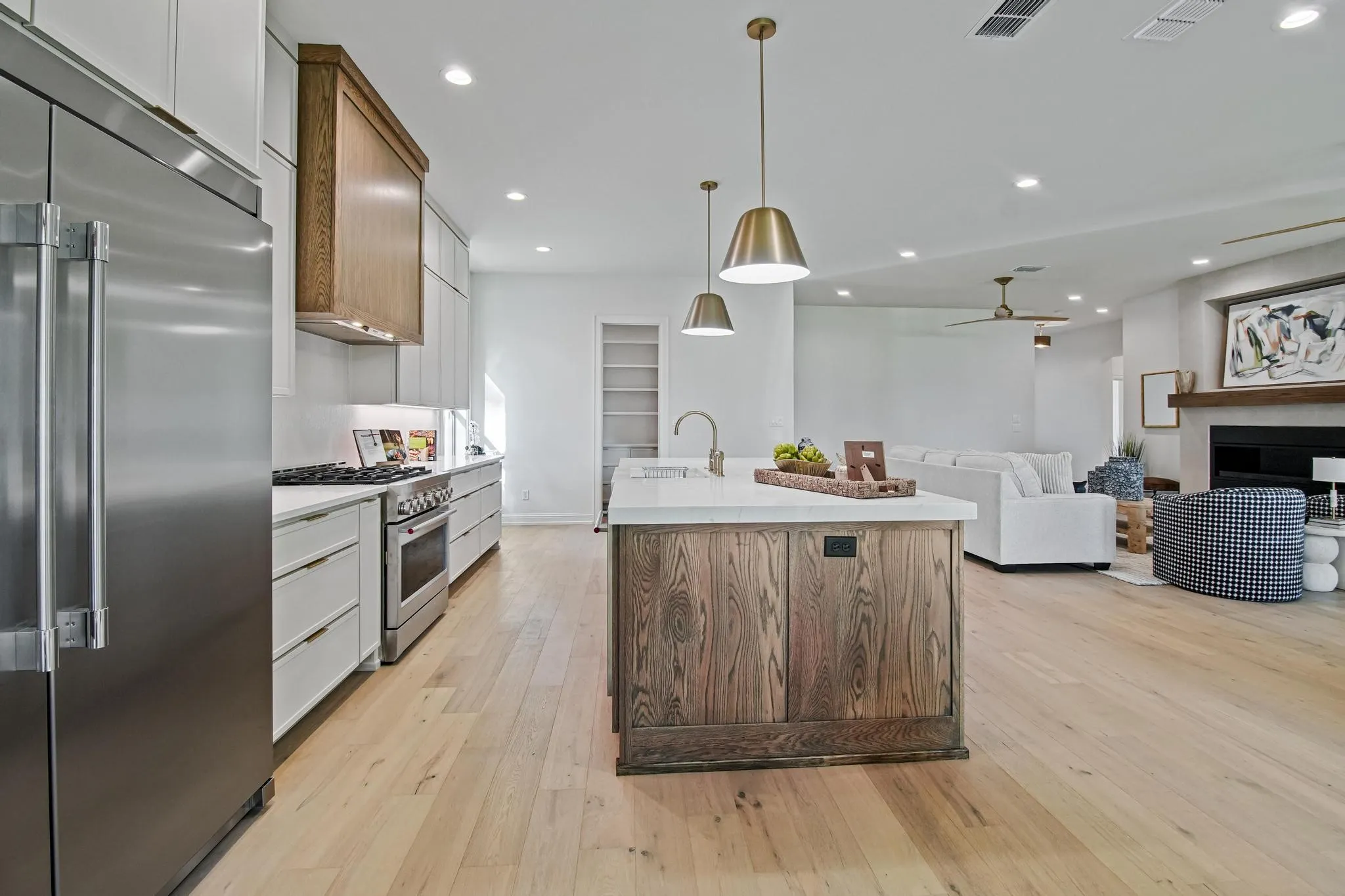 Single Family Residence For Sale in Smith County , 16862 Cardinal Lane, Troup, Texas 75789, 4 Bedroom, 4 Bathroom, 2 Garage spaces, 3,711 Sqft, built in 2010, Price $1,500,000, mls#21303063, Real Estate Agent in Troup, Homes For Sale in Smith county, Homes For Sale in Troup, Realtor in Troup Texas, Real Estate Brokerage Independent Realty Texas, Luminita Cordes Realtor