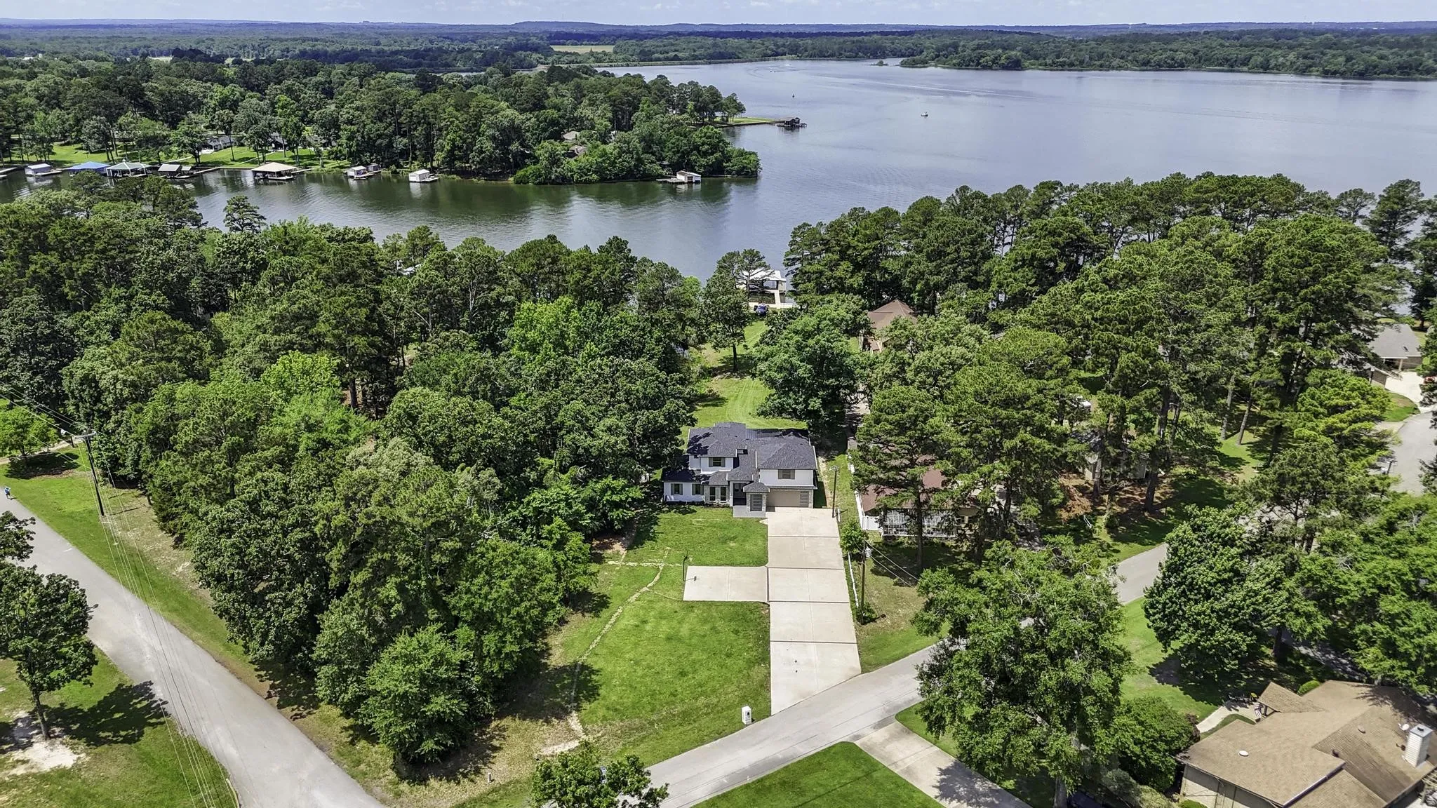Single Family Residence For Sale in Smith County , 16862 Cardinal Lane, Troup, Texas 75789, 4 Bedroom, 4 Bathroom, 2 Garage spaces, 3,711 Sqft, built in 2010, Price $1,500,000, mls#21303063, Real Estate Agent in Troup, Homes For Sale in Smith county, Homes For Sale in Troup, Realtor in Troup Texas, Real Estate Brokerage Independent Realty Texas, Luminita Cordes Realtor