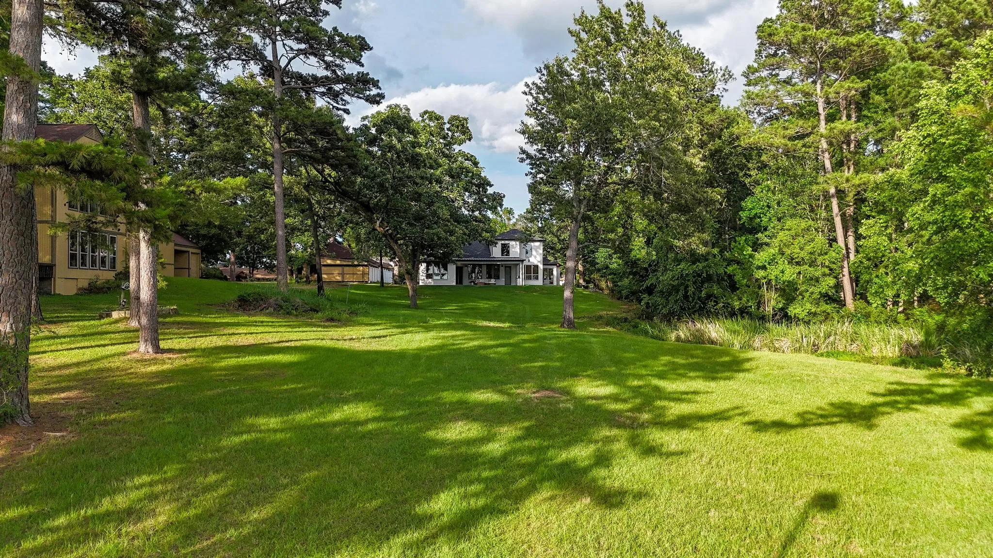 Single Family Residence For Sale in Smith County , 16862 Cardinal Lane, Troup, Texas 75789, 4 Bedroom, 4 Bathroom, 2 Garage spaces, 3,711 Sqft, built in 2010, Price $1,500,000, mls#21303063, Real Estate Agent in Troup, Homes For Sale in Smith county, Homes For Sale in Troup, Realtor in Troup Texas, Real Estate Brokerage Independent Realty Texas, Luminita Cordes Realtor