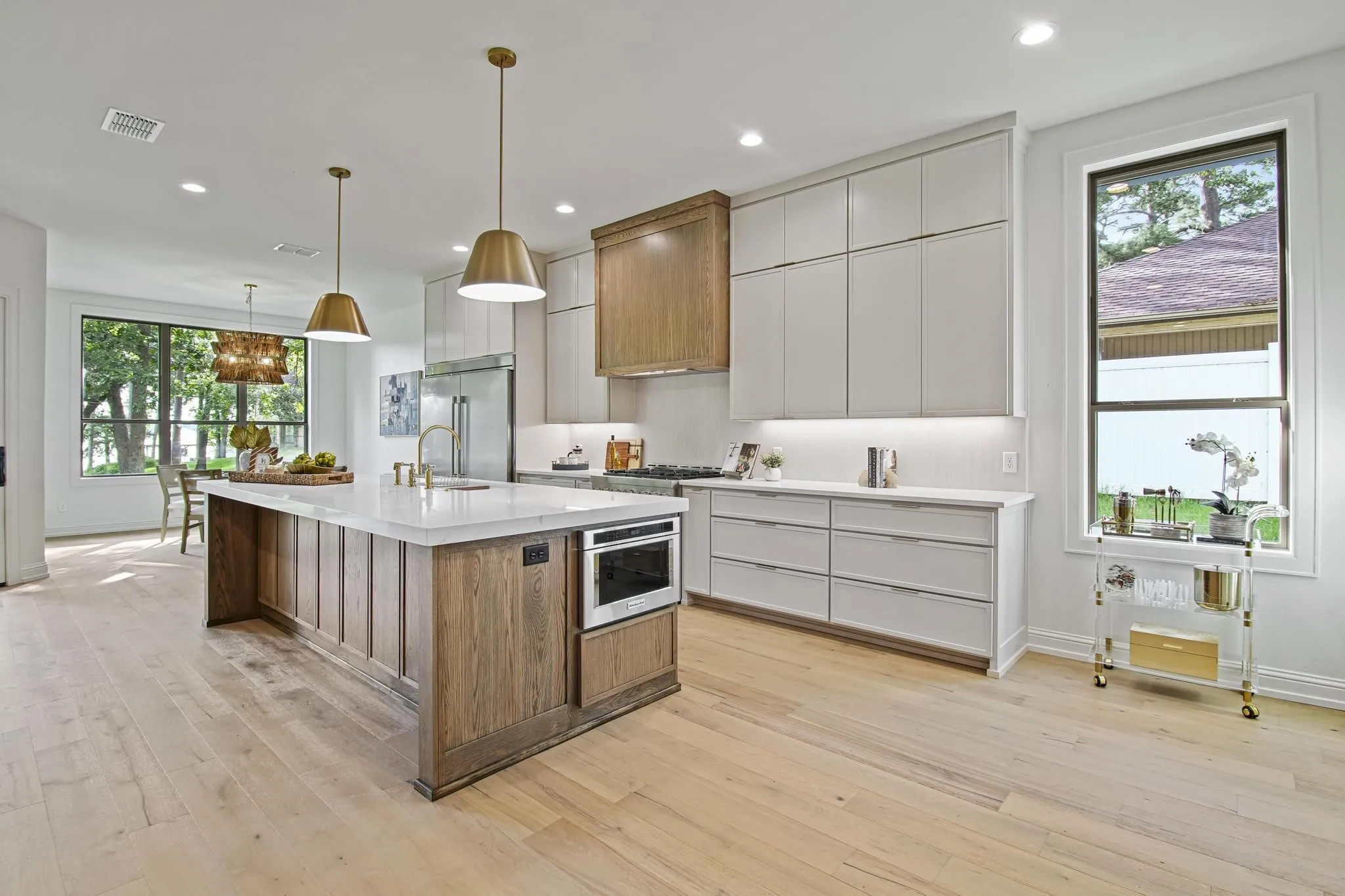 Single Family Residence For Sale in Smith County , 16862 Cardinal Lane, Troup, Texas 75789, 4 Bedroom, 4 Bathroom, 2 Garage spaces, 3,711 Sqft, built in 2010, Price $1,500,000, mls#21303063, Real Estate Agent in Troup, Homes For Sale in Smith county, Homes For Sale in Troup, Realtor in Troup Texas, Real Estate Brokerage Independent Realty Texas, Luminita Cordes Realtor