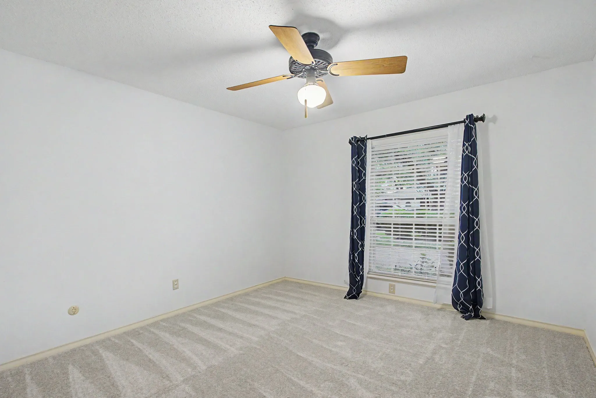 Single Family Residence For Sale in Tarrant County , 2110 Juanita Drive, Arlington, Texas 76013, 4 Bedroom, 4 Bathroom, 2 Garage spaces, 2,534 Sqft, built in 1968, mls#21303094, Real Estate Agent in Arlington, Homes For Sale in Tarrant county, Homes For Sale in Arlington, Realtor in Arlington Texas, Real Estate Brokerage Independent Realty Texas, Luminita Cordes Realtor