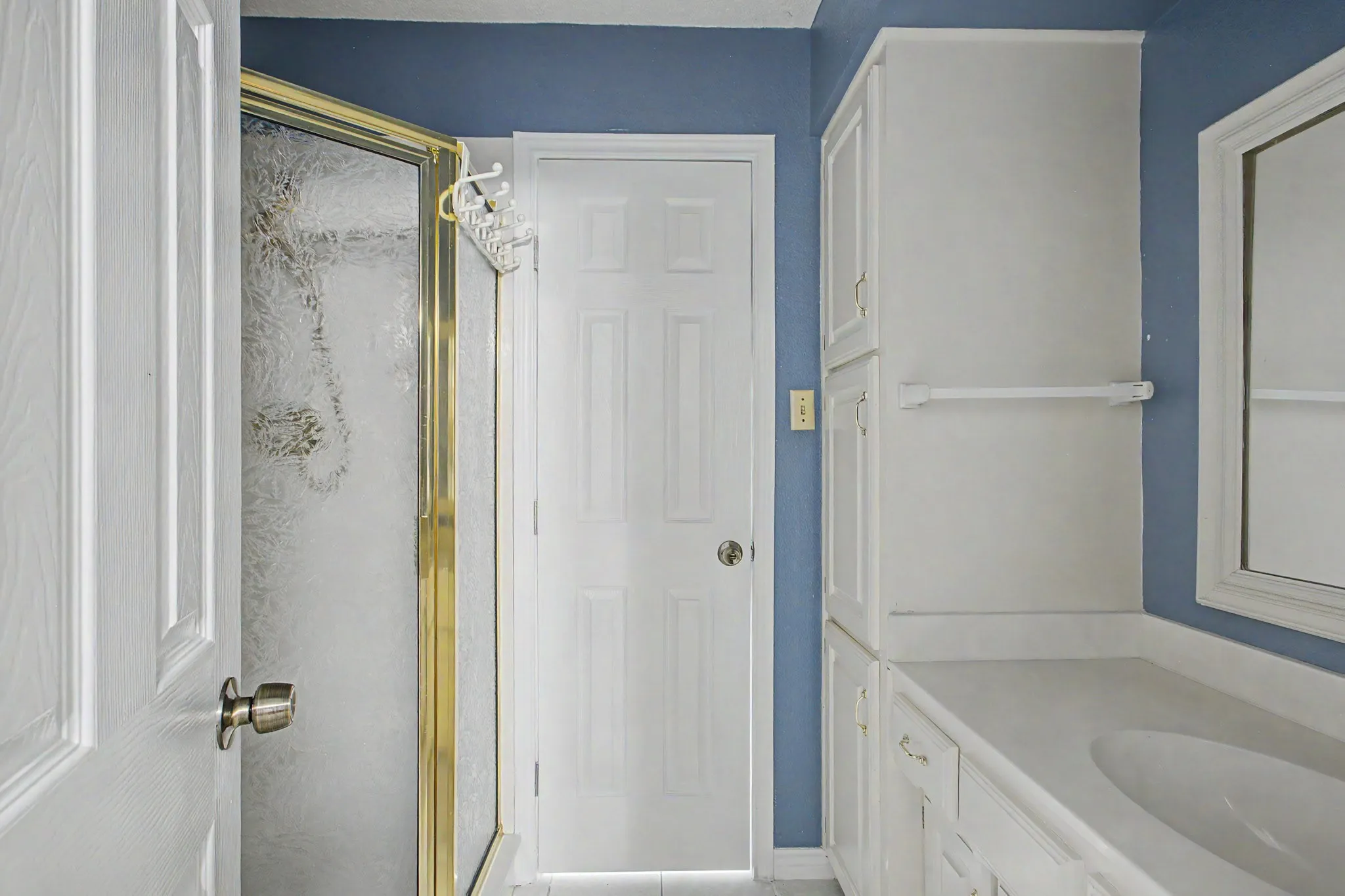Single Family Residence For Sale in Tarrant County , 2110 Juanita Drive, Arlington, Texas 76013, 4 Bedroom, 4 Bathroom, 2 Garage spaces, 2,534 Sqft, built in 1968, mls#21303094, Real Estate Agent in Arlington, Homes For Sale in Tarrant county, Homes For Sale in Arlington, Realtor in Arlington Texas, Real Estate Brokerage Independent Realty Texas, Luminita Cordes Realtor