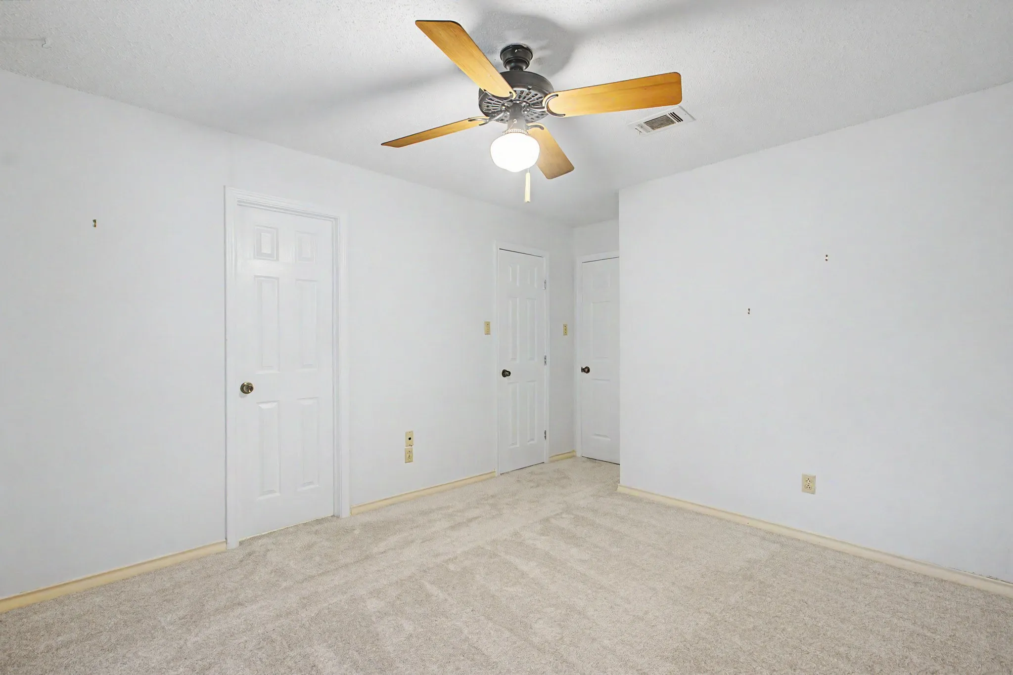 Single Family Residence For Sale in Tarrant County , 2110 Juanita Drive, Arlington, Texas 76013, 4 Bedroom, 4 Bathroom, 2 Garage spaces, 2,534 Sqft, built in 1968, mls#21303094, Real Estate Agent in Arlington, Homes For Sale in Tarrant county, Homes For Sale in Arlington, Realtor in Arlington Texas, Real Estate Brokerage Independent Realty Texas, Luminita Cordes Realtor