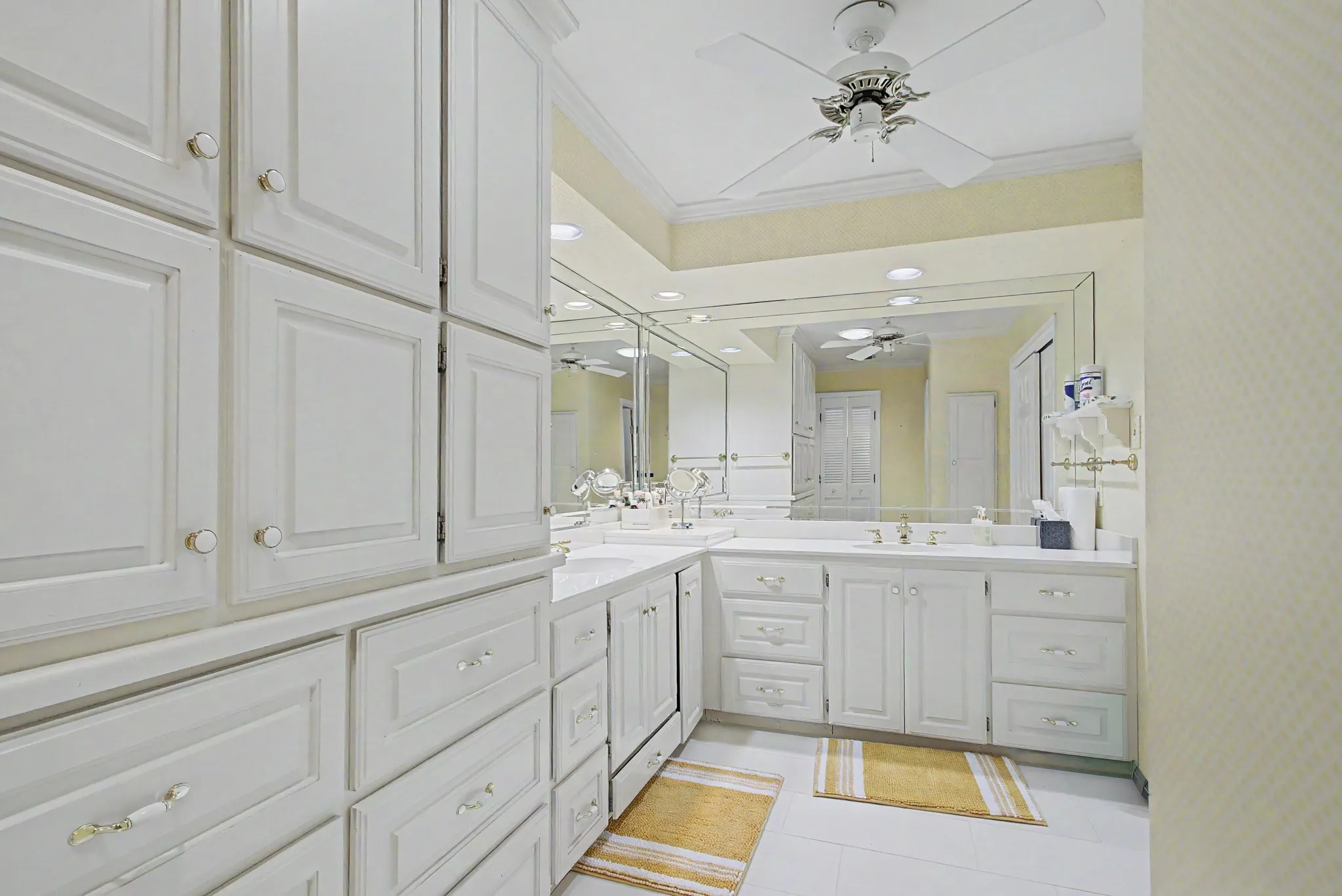 Single Family Residence For Sale in Tarrant County , 2110 Juanita Drive, Arlington, Texas 76013, 4 Bedroom, 4 Bathroom, 2 Garage spaces, 2,534 Sqft, built in 1968, mls#21303094, Real Estate Agent in Arlington, Homes For Sale in Tarrant county, Homes For Sale in Arlington, Realtor in Arlington Texas, Real Estate Brokerage Independent Realty Texas, Luminita Cordes Realtor
