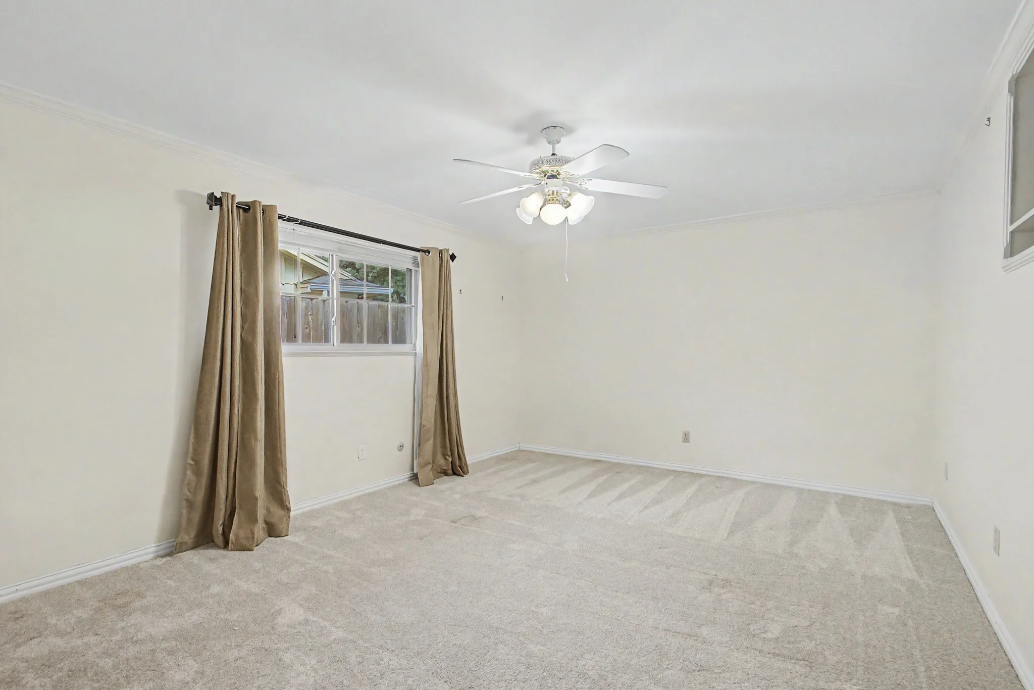 Single Family Residence For Sale in Tarrant County , 2110 Juanita Drive, Arlington, Texas 76013, 4 Bedroom, 4 Bathroom, 2 Garage spaces, 2,534 Sqft, built in 1968, mls#21303094, Real Estate Agent in Arlington, Homes For Sale in Tarrant county, Homes For Sale in Arlington, Realtor in Arlington Texas, Real Estate Brokerage Independent Realty Texas, Luminita Cordes Realtor