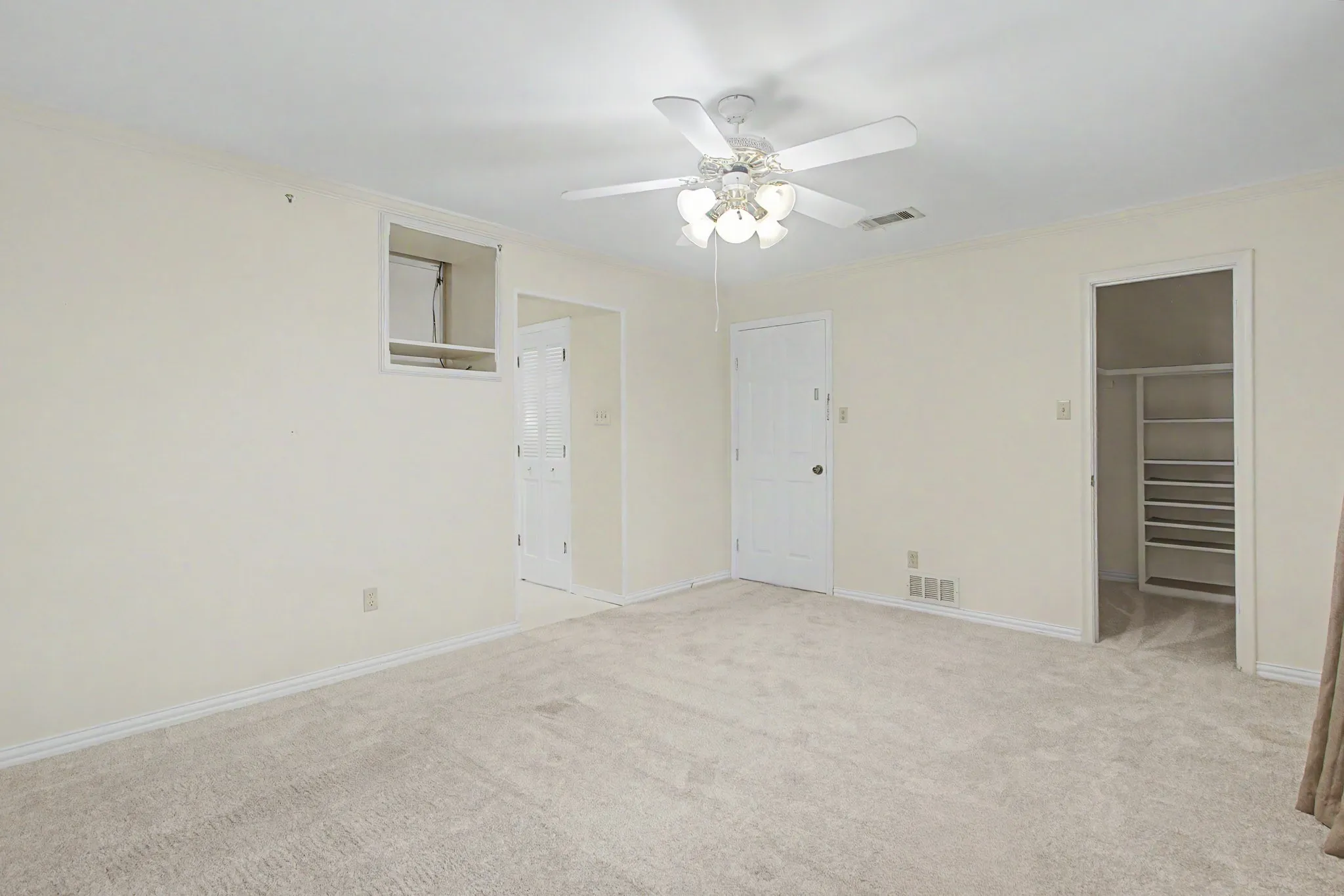 Single Family Residence For Sale in Tarrant County , 2110 Juanita Drive, Arlington, Texas 76013, 4 Bedroom, 4 Bathroom, 2 Garage spaces, 2,534 Sqft, built in 1968, mls#21303094, Real Estate Agent in Arlington, Homes For Sale in Tarrant county, Homes For Sale in Arlington, Realtor in Arlington Texas, Real Estate Brokerage Independent Realty Texas, Luminita Cordes Realtor