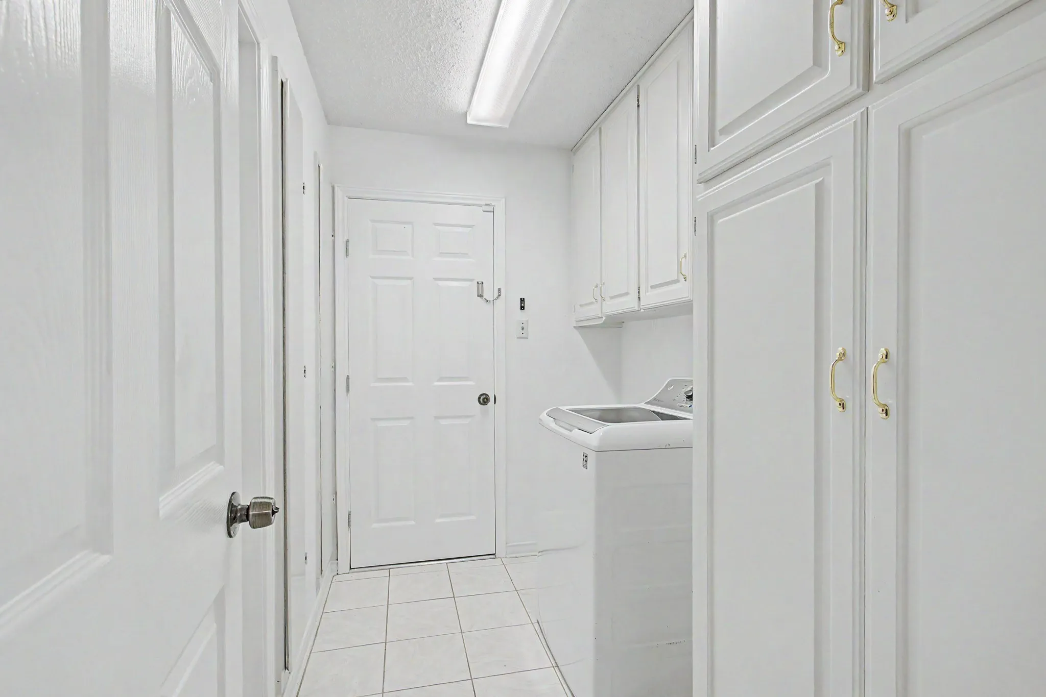 Single Family Residence For Sale in Tarrant County , 2110 Juanita Drive, Arlington, Texas 76013, 4 Bedroom, 4 Bathroom, 2 Garage spaces, 2,534 Sqft, built in 1968, mls#21303094, Real Estate Agent in Arlington, Homes For Sale in Tarrant county, Homes For Sale in Arlington, Realtor in Arlington Texas, Real Estate Brokerage Independent Realty Texas, Luminita Cordes Realtor