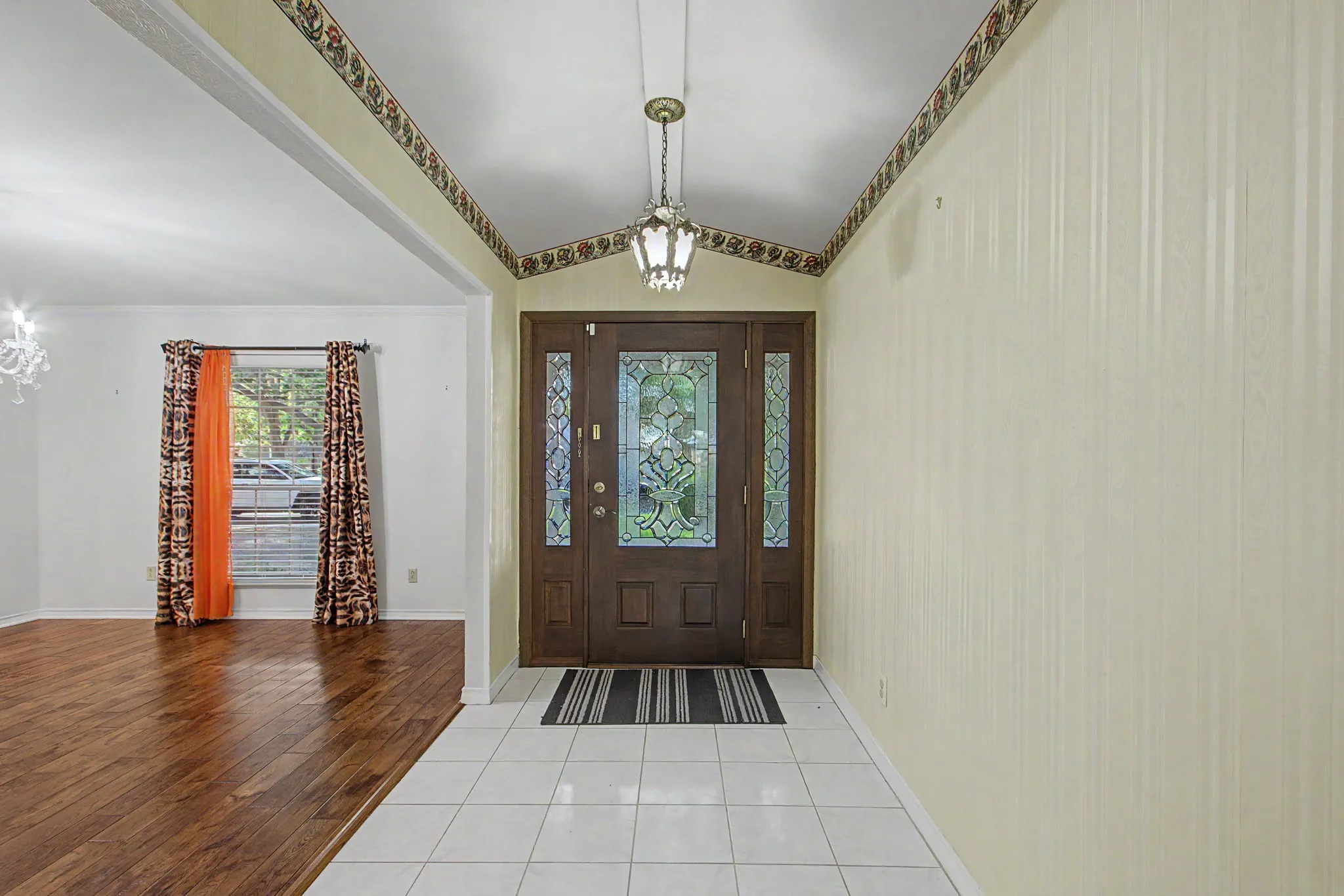 Single Family Residence For Sale in Tarrant County , 2110 Juanita Drive, Arlington, Texas 76013, 4 Bedroom, 4 Bathroom, 2 Garage spaces, 2,534 Sqft, built in 1968, mls#21303094, Real Estate Agent in Arlington, Homes For Sale in Tarrant county, Homes For Sale in Arlington, Realtor in Arlington Texas, Real Estate Brokerage Independent Realty Texas, Luminita Cordes Realtor