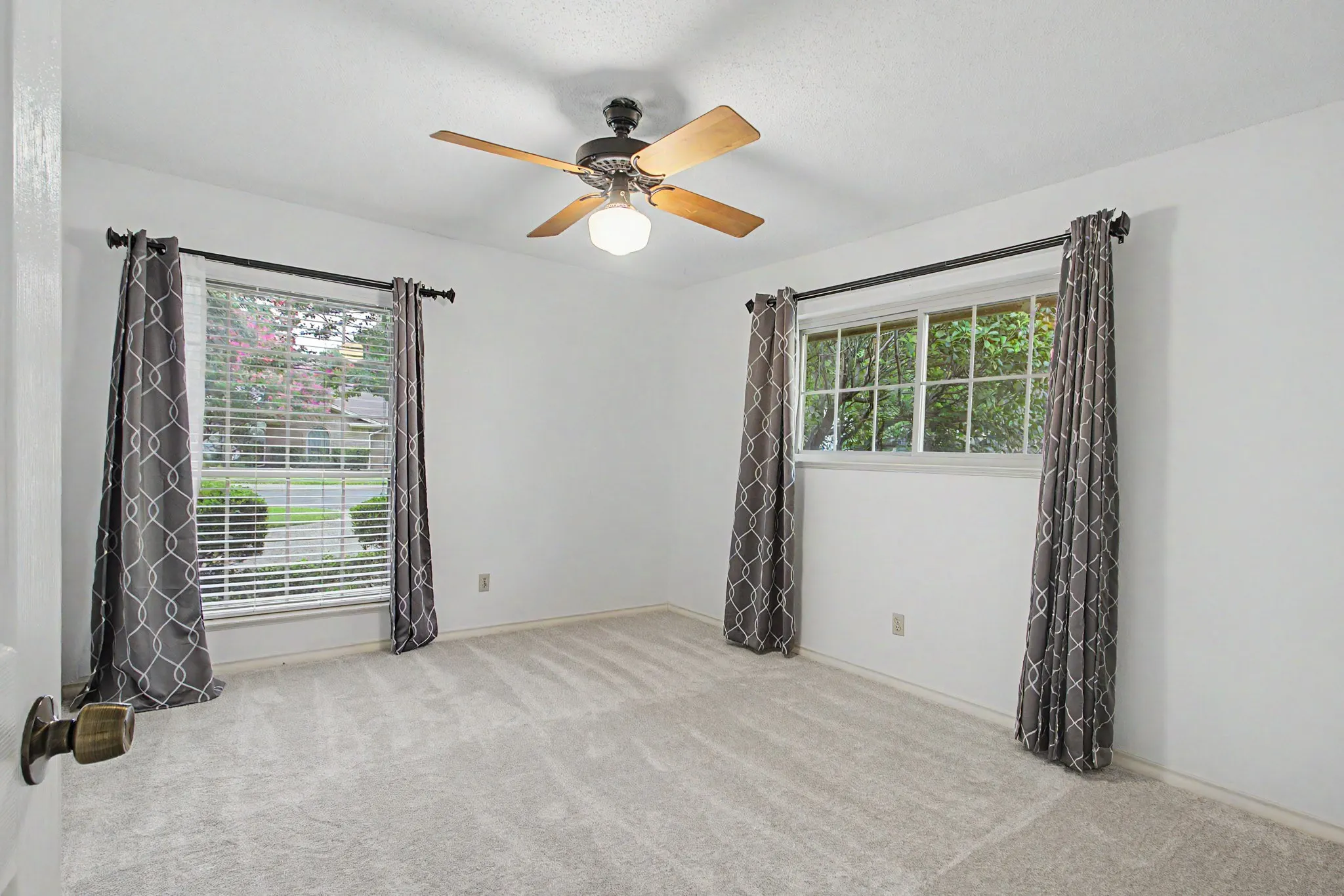 Single Family Residence For Sale in Tarrant County , 2110 Juanita Drive, Arlington, Texas 76013, 4 Bedroom, 4 Bathroom, 2 Garage spaces, 2,534 Sqft, built in 1968, mls#21303094, Real Estate Agent in Arlington, Homes For Sale in Tarrant county, Homes For Sale in Arlington, Realtor in Arlington Texas, Real Estate Brokerage Independent Realty Texas, Luminita Cordes Realtor