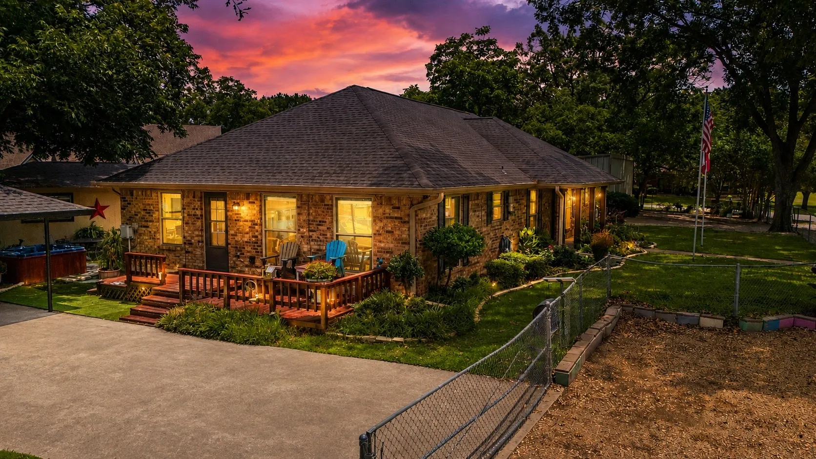 Single Family Residence For Sale in Henderson County , 102 Misty Glen Circle, Gun Barrel City, Texas 75156, 4 Bedroom, 3 Bathroom, 2 Garage spaces, 2,334 Sqft, built in 1985, mls#21302979, Real Estate Agent in Gun Barrel City, Homes For Sale in Henderson county, Homes For Sale in Gun Barrel City, Realtor in Gun Barrel City Texas, Real Estate Brokerage Independent Realty Texas, Luminita Cordes Realtor