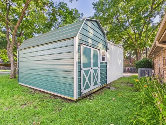Single Family Residence For Sale in Henderson County , 102 Misty Glen Circle, Gun Barrel City, Texas 75156, 4 Bedroom, 3 Bathroom, 2 Garage spaces, 2,334 Sqft, built in 1985, mls#21302979, Real Estate Agent in Gun Barrel City, Homes For Sale in Henderson county, Homes For Sale in Gun Barrel City, Realtor in Gun Barrel City Texas, Real Estate Brokerage Independent Realty Texas, Luminita Cordes Realtor
