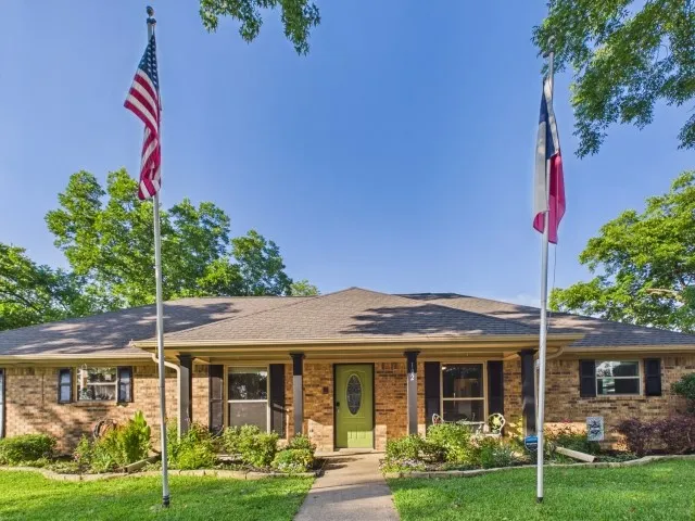 Single Family Residence For Sale in Henderson County , 102 Misty Glen Circle, Gun Barrel City, Texas 75156, 4 Bedroom, 3 Bathroom, 2 Garage spaces, 2,334 Sqft, built in 1985, mls#21302979, Real Estate Agent in Gun Barrel City, Homes For Sale in Henderson county, Homes For Sale in Gun Barrel City, Realtor in Gun Barrel City Texas, Real Estate Brokerage Independent Realty Texas, Luminita Cordes Realtor