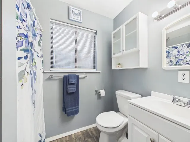Single Family Residence For Sale in Henderson County , 102 Misty Glen Circle, Gun Barrel City, Texas 75156, 4 Bedroom, 3 Bathroom, 2 Garage spaces, 2,334 Sqft, built in 1985, mls#21302979, Real Estate Agent in Gun Barrel City, Homes For Sale in Henderson county, Homes For Sale in Gun Barrel City, Realtor in Gun Barrel City Texas, Real Estate Brokerage Independent Realty Texas, Luminita Cordes Realtor