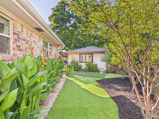 Single Family Residence For Sale in Henderson County , 102 Misty Glen Circle, Gun Barrel City, Texas 75156, 4 Bedroom, 3 Bathroom, 2 Garage spaces, 2,334 Sqft, built in 1985, mls#21302979, Real Estate Agent in Gun Barrel City, Homes For Sale in Henderson county, Homes For Sale in Gun Barrel City, Realtor in Gun Barrel City Texas, Real Estate Brokerage Independent Realty Texas, Luminita Cordes Realtor