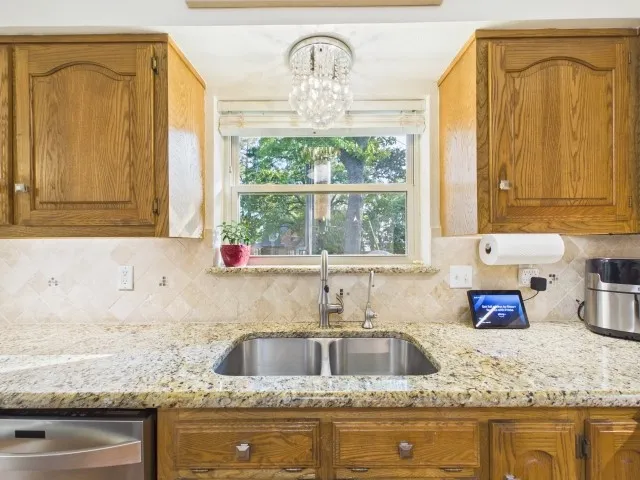 Single Family Residence For Sale in Henderson County , 102 Misty Glen Circle, Gun Barrel City, Texas 75156, 4 Bedroom, 3 Bathroom, 2 Garage spaces, 2,334 Sqft, built in 1985, mls#21302979, Real Estate Agent in Gun Barrel City, Homes For Sale in Henderson county, Homes For Sale in Gun Barrel City, Realtor in Gun Barrel City Texas, Real Estate Brokerage Independent Realty Texas, Luminita Cordes Realtor