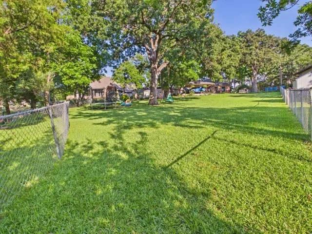 Single Family Residence For Sale in Henderson County , 102 Misty Glen Circle, Gun Barrel City, Texas 75156, 4 Bedroom, 3 Bathroom, 2 Garage spaces, 2,334 Sqft, built in 1985, mls#21302979, Real Estate Agent in Gun Barrel City, Homes For Sale in Henderson county, Homes For Sale in Gun Barrel City, Realtor in Gun Barrel City Texas, Real Estate Brokerage Independent Realty Texas, Luminita Cordes Realtor