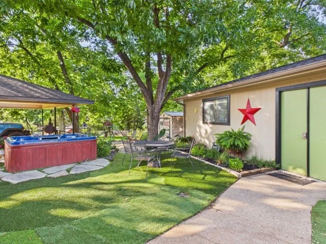 Single Family Residence For Sale in Henderson County , 102 Misty Glen Circle, Gun Barrel City, Texas 75156, 4 Bedroom, 3 Bathroom, 2 Garage spaces, 2,334 Sqft, built in 1985, mls#21302979, Real Estate Agent in Gun Barrel City, Homes For Sale in Henderson county, Homes For Sale in Gun Barrel City, Realtor in Gun Barrel City Texas, Real Estate Brokerage Independent Realty Texas, Luminita Cordes Realtor