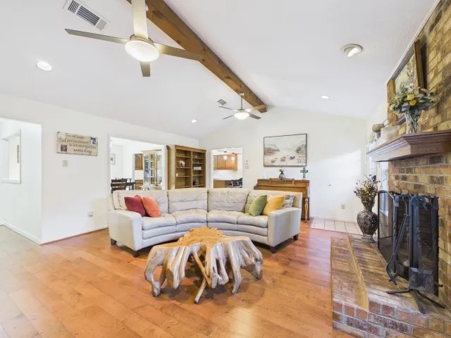 Single Family Residence For Sale in Henderson County , 102 Misty Glen Circle, Gun Barrel City, Texas 75156, 4 Bedroom, 3 Bathroom, 2 Garage spaces, 2,334 Sqft, built in 1985, mls#21302979, Real Estate Agent in Gun Barrel City, Homes For Sale in Henderson county, Homes For Sale in Gun Barrel City, Realtor in Gun Barrel City Texas, Real Estate Brokerage Independent Realty Texas, Luminita Cordes Realtor