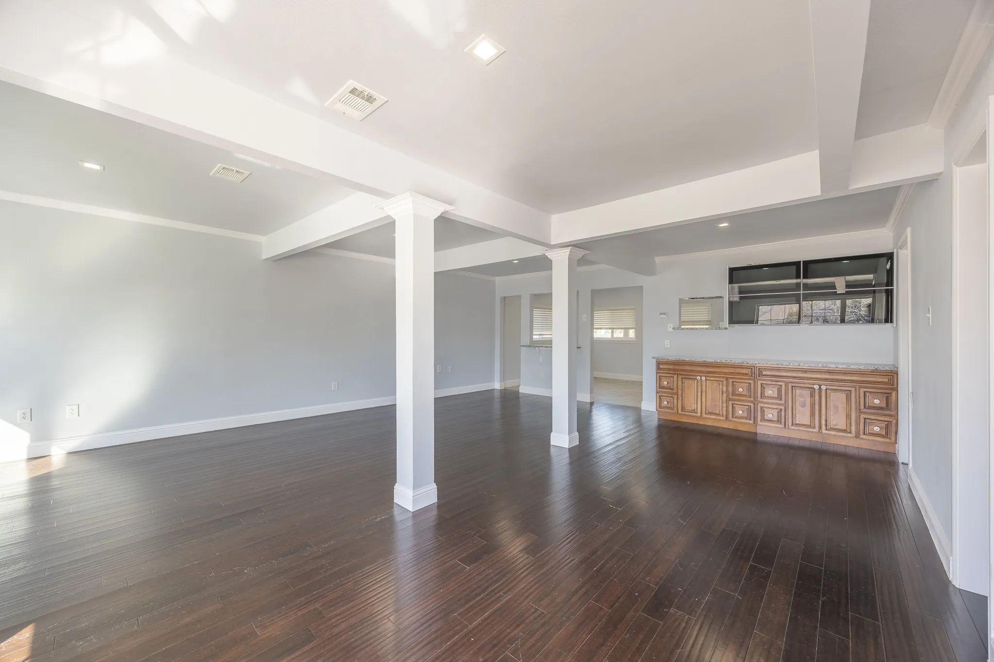 Single Family Residence For Sale in Dallas County , 109 W Marguerita Drive, Garland, Texas 75040, 4 Bedroom, 4 Bathroom, Garage spaces, 2,684 Sqft, built in 1955, Price $375,000, mls#21303120, Real Estate Agent in Garland, Homes For Sale in Dallas county, Homes For Sale in Garland, Realtor in Garland Texas, Real Estate Brokerage Independent Realty Texas, Luminita Cordes Realtor