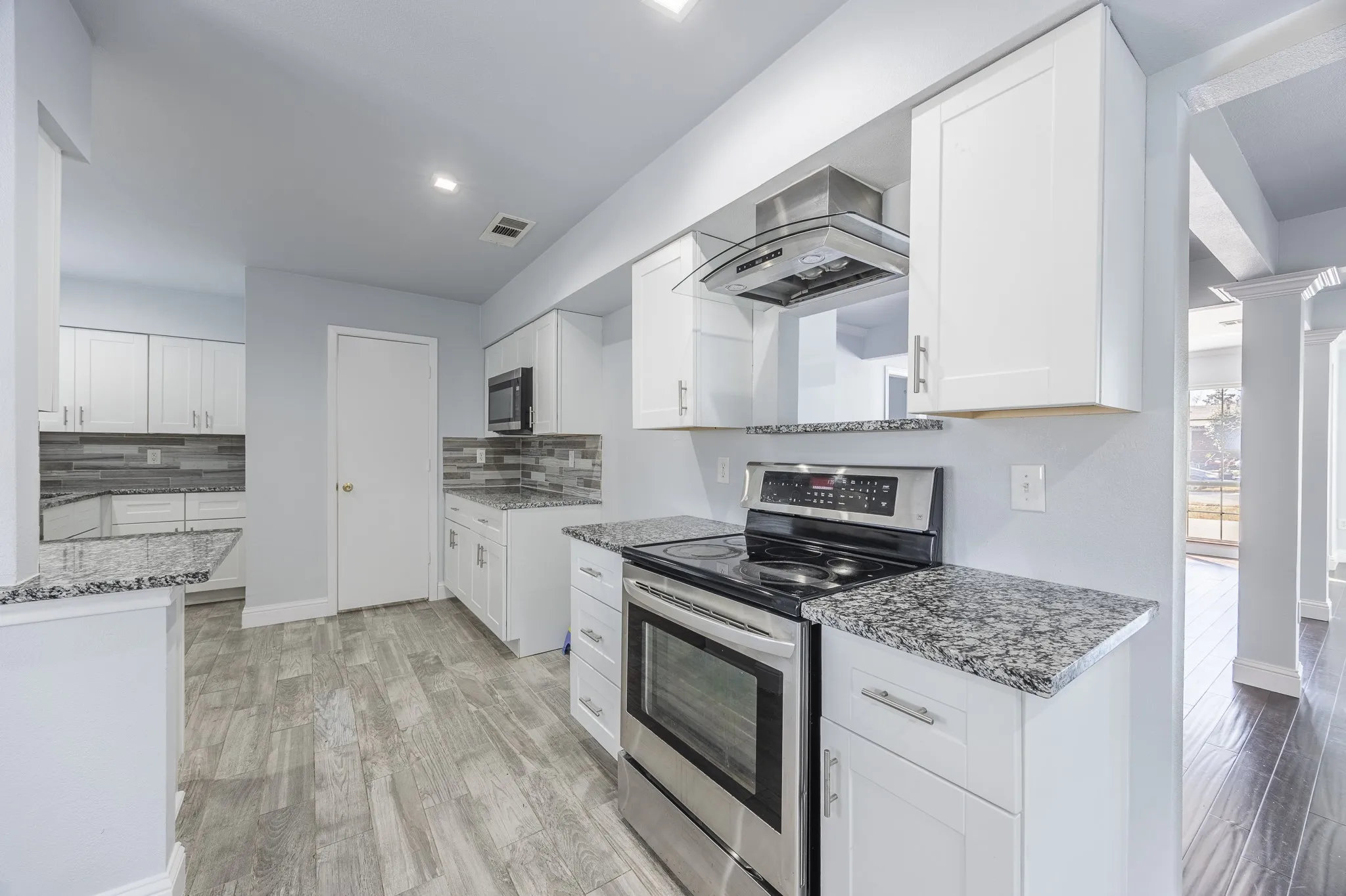 Single Family Residence For Sale in Dallas County , 109 W Marguerita Drive, Garland, Texas 75040, 4 Bedroom, 4 Bathroom, Garage spaces, 2,684 Sqft, built in 1955, Price $375,000, mls#21303120, Real Estate Agent in Garland, Homes For Sale in Dallas county, Homes For Sale in Garland, Realtor in Garland Texas, Real Estate Brokerage Independent Realty Texas, Luminita Cordes Realtor