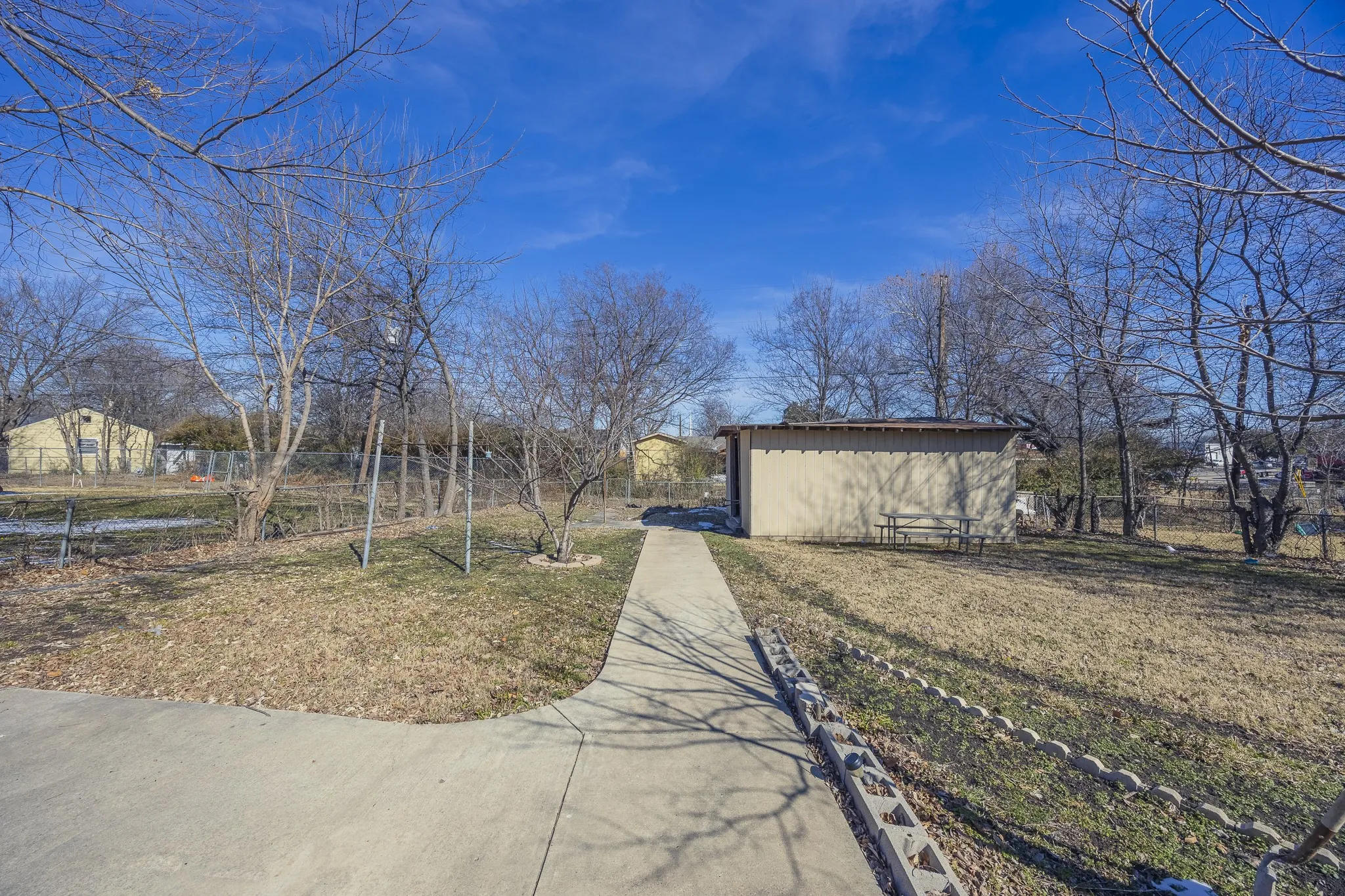 Single Family Residence For Sale in Dallas County , 109 W Marguerita Drive, Garland, Texas 75040, 4 Bedroom, 4 Bathroom, Garage spaces, 2,684 Sqft, built in 1955, Price $375,000, mls#21303120, Real Estate Agent in Garland, Homes For Sale in Dallas county, Homes For Sale in Garland, Realtor in Garland Texas, Real Estate Brokerage Independent Realty Texas, Luminita Cordes Realtor