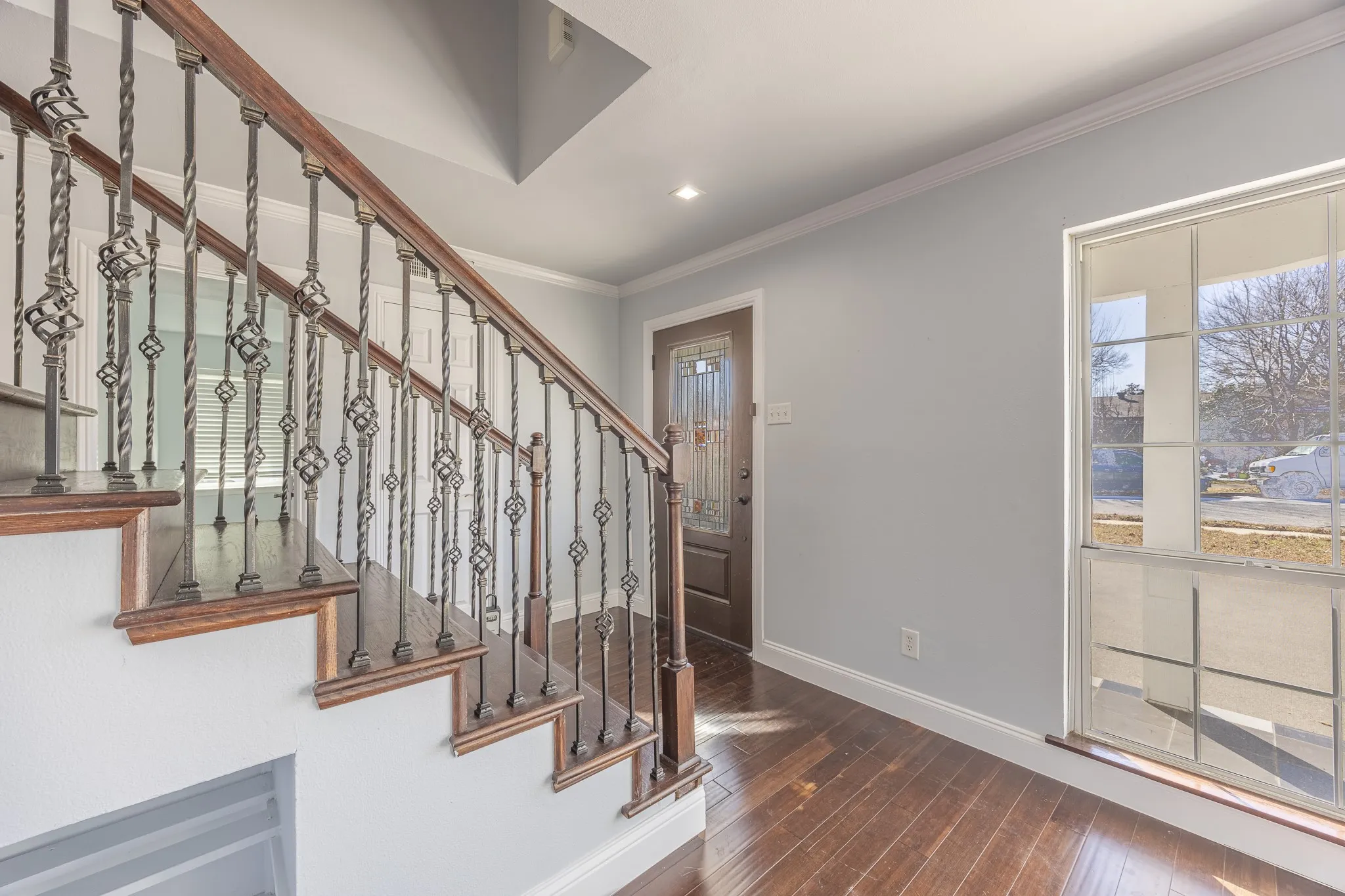 Single Family Residence For Sale in Dallas County , 109 W Marguerita Drive, Garland, Texas 75040, 4 Bedroom, 4 Bathroom, Garage spaces, 2,684 Sqft, built in 1955, Price $375,000, mls#21303120, Real Estate Agent in Garland, Homes For Sale in Dallas county, Homes For Sale in Garland, Realtor in Garland Texas, Real Estate Brokerage Independent Realty Texas, Luminita Cordes Realtor