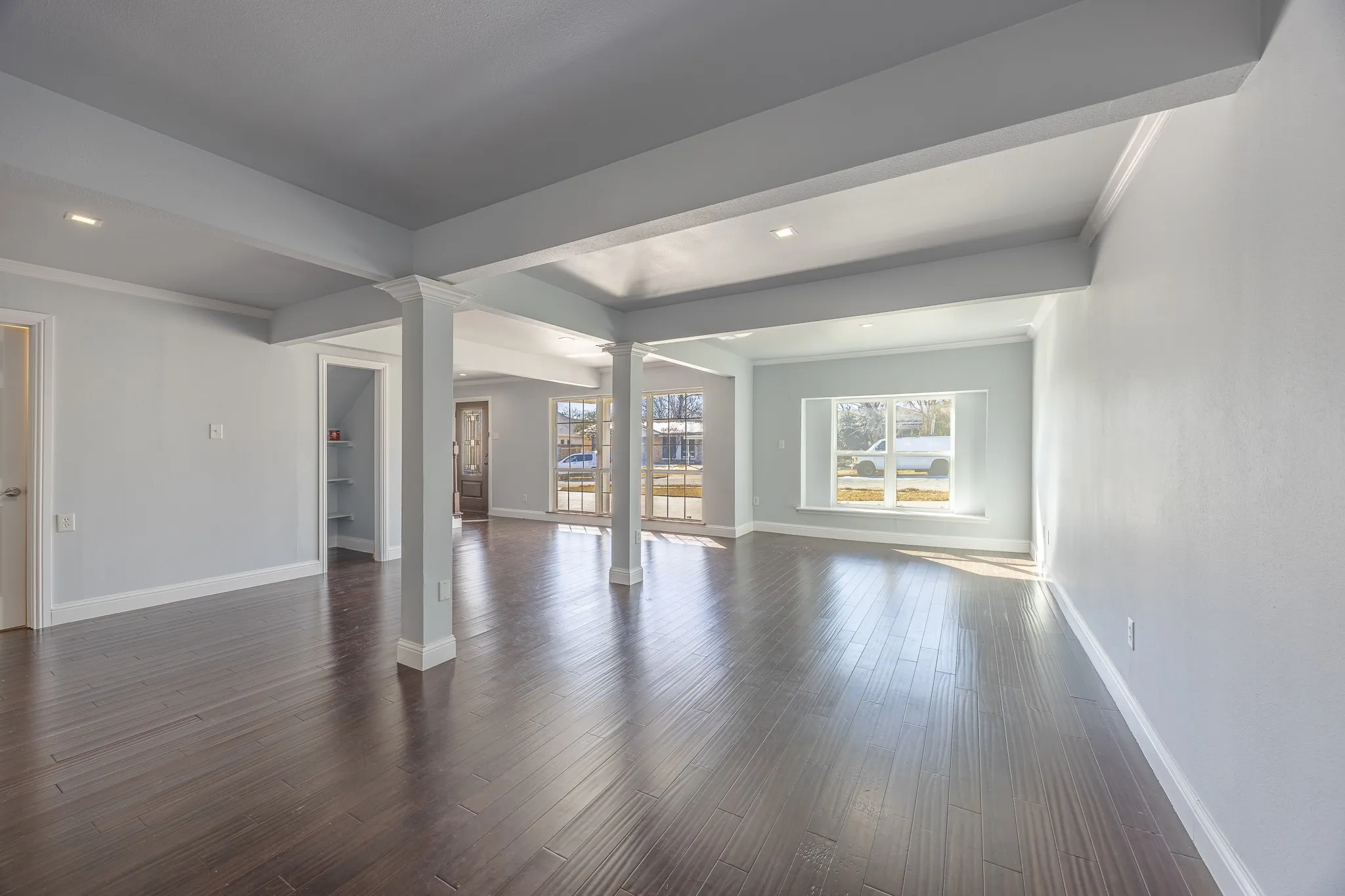 Single Family Residence For Sale in Dallas County , 109 W Marguerita Drive, Garland, Texas 75040, 4 Bedroom, 4 Bathroom, Garage spaces, 2,684 Sqft, built in 1955, Price $375,000, mls#21303120, Real Estate Agent in Garland, Homes For Sale in Dallas county, Homes For Sale in Garland, Realtor in Garland Texas, Real Estate Brokerage Independent Realty Texas, Luminita Cordes Realtor